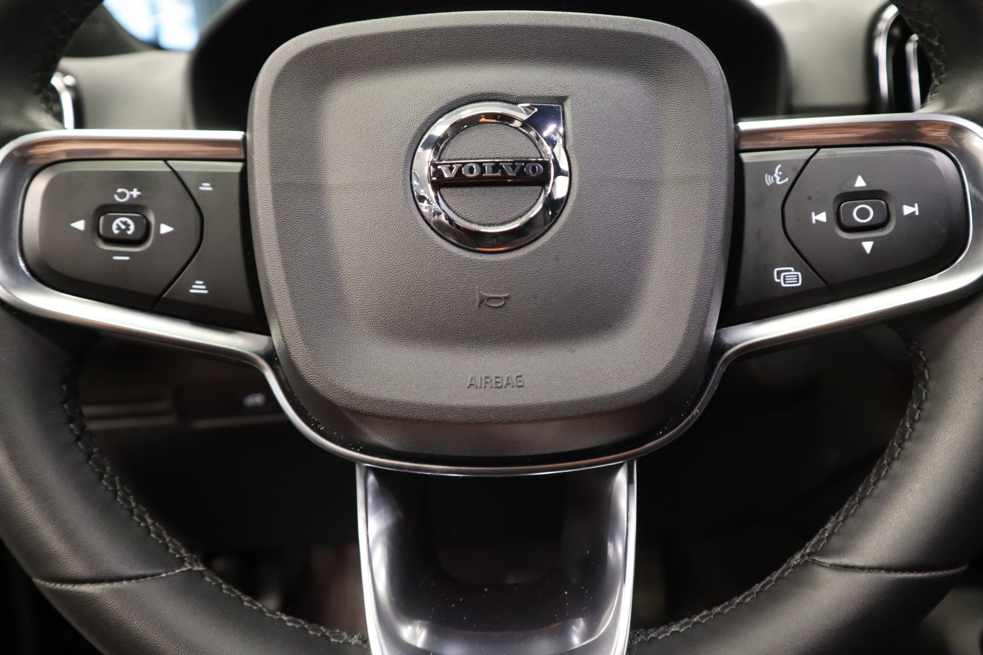 Volvo XC40 Single Motor Extended Range Plus 82 kWh thumbnail 8