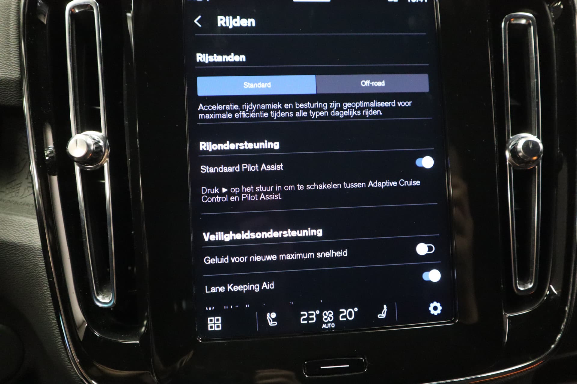 Volvo XC40 Single Motor Extended Range Plus 82 kWh thumbnail 16