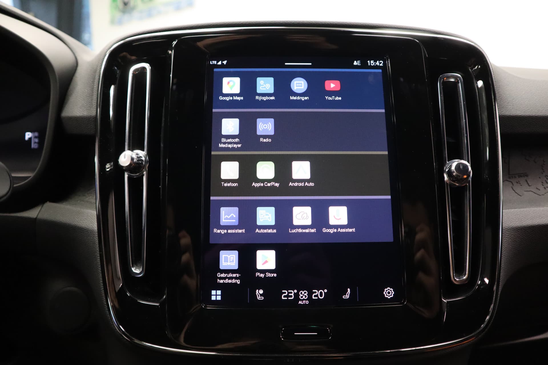 Volvo XC40 Single Motor Extended Range Plus 82 kWh thumbnail 17