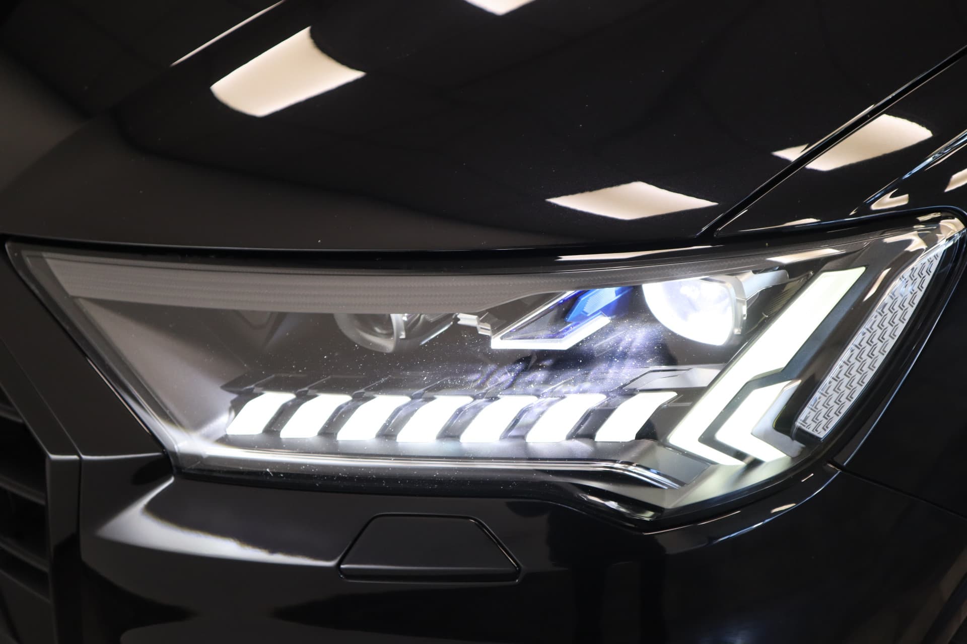 Audi Q7 4.0 TFSI SQ7 quattro thumbnail 4