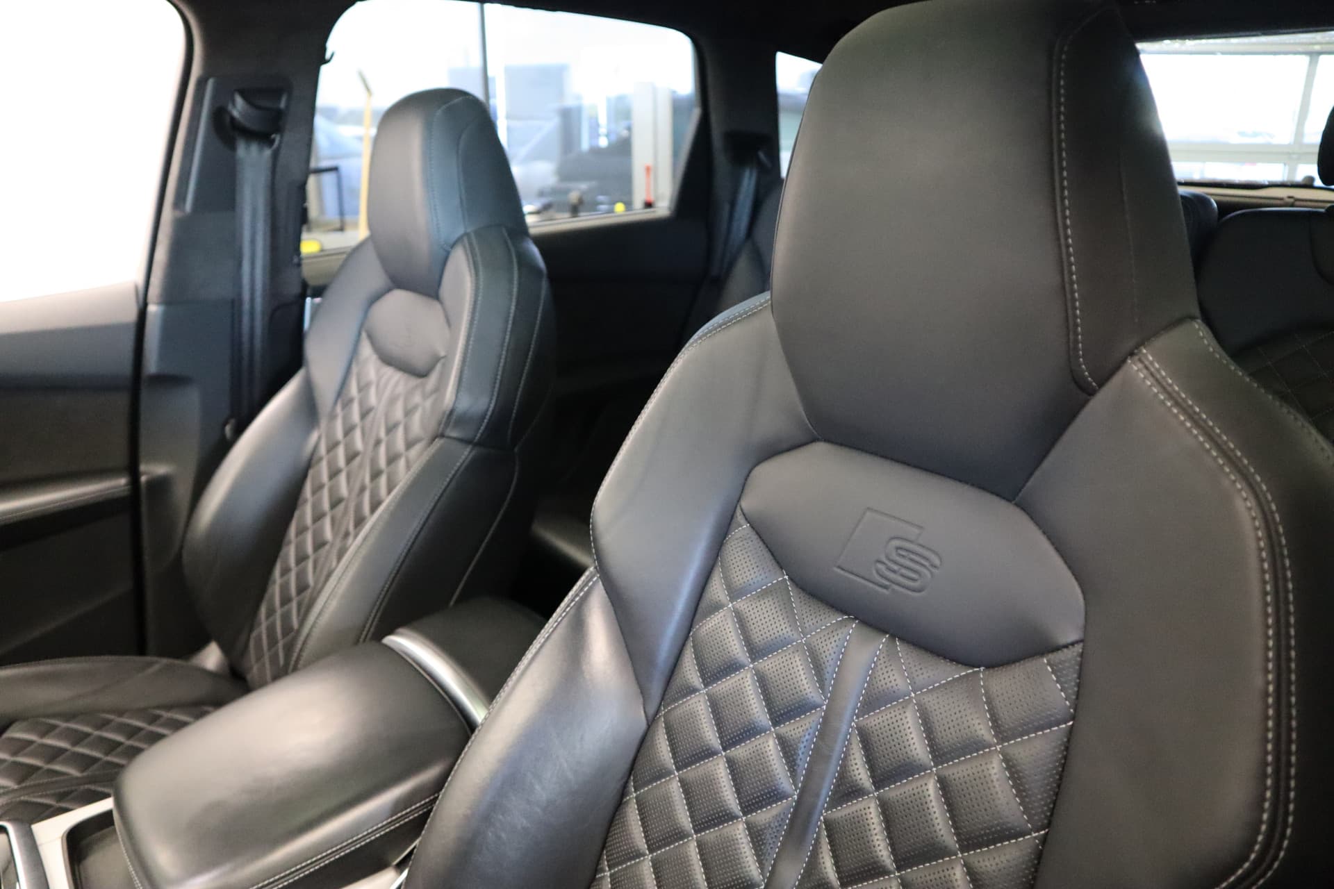 Audi Q7 4.0 TFSI SQ7 quattro thumbnail 10