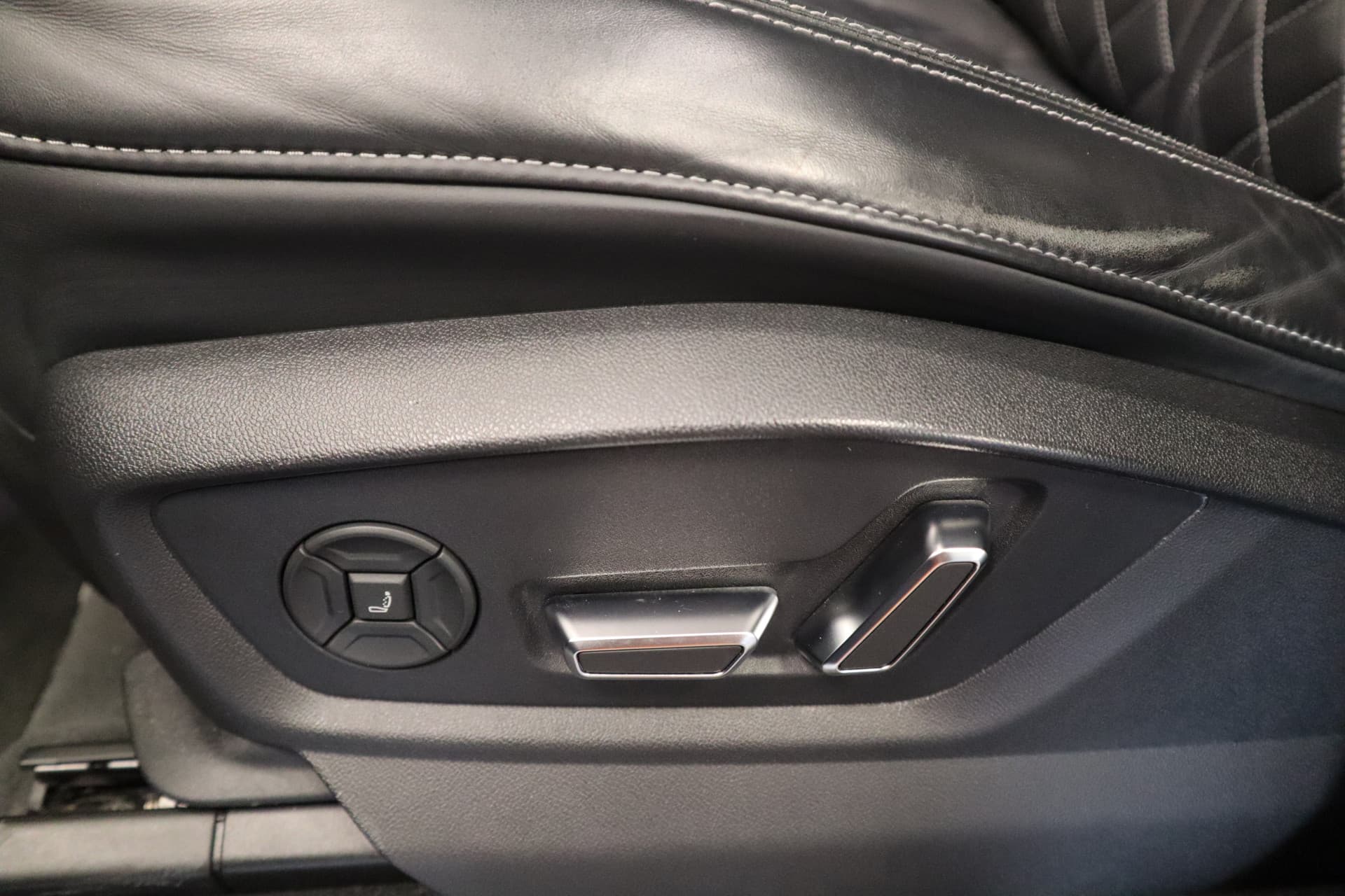 Audi Q7 4.0 TFSI SQ7 quattro thumbnail 12