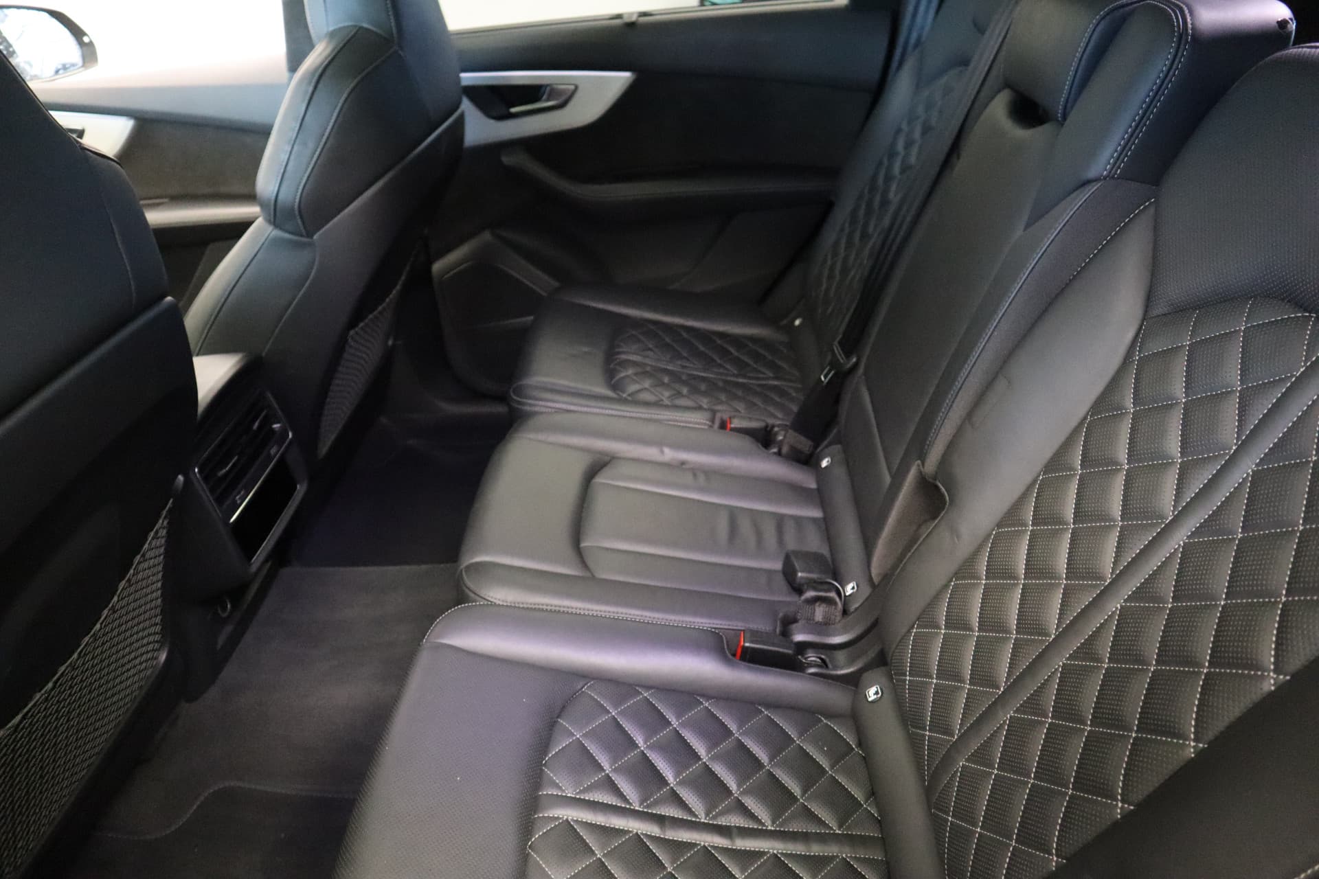 Audi Q7 4.0 TFSI SQ7 quattro thumbnail 32