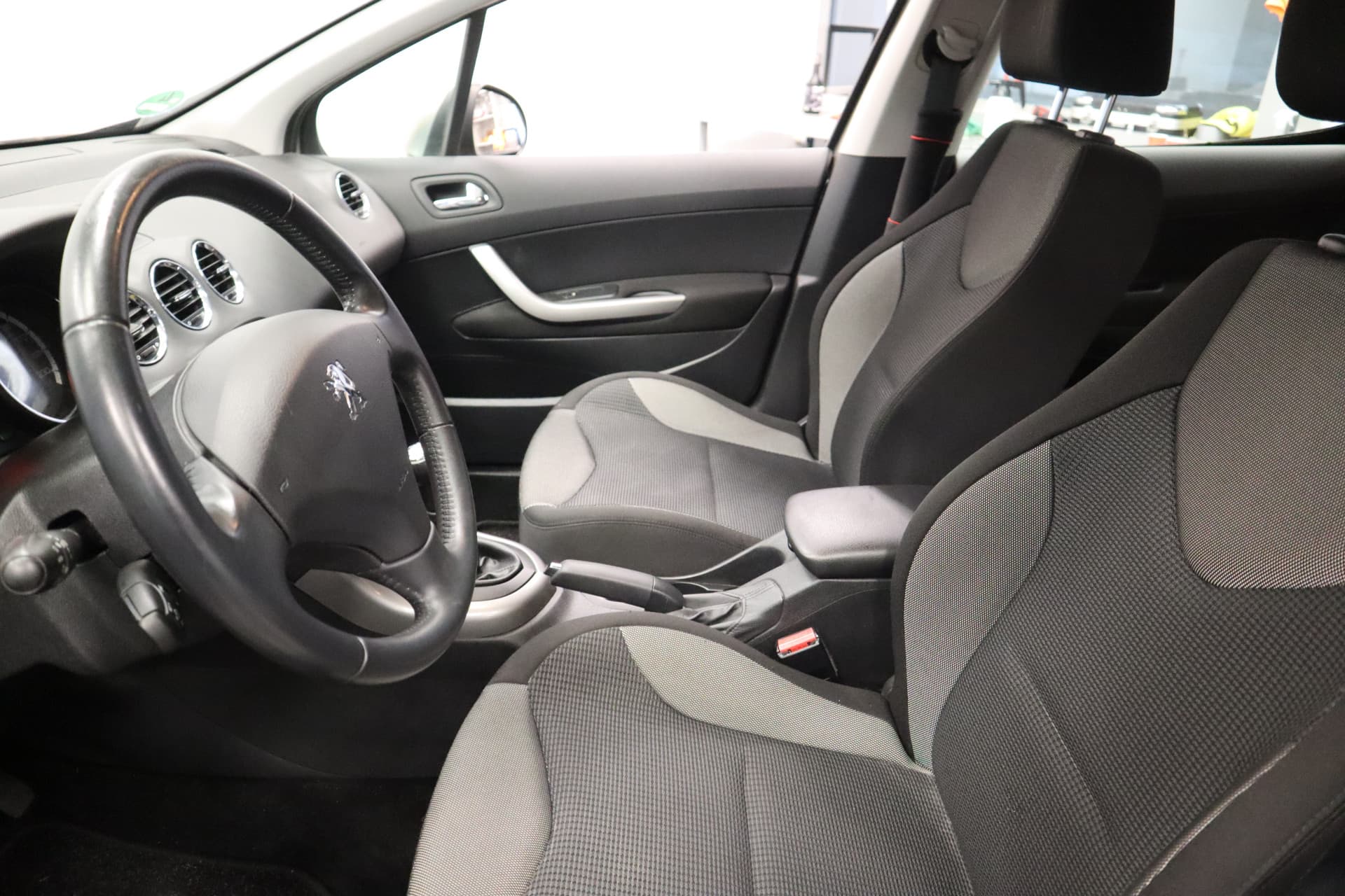 Peugeot 308 1.6 VTi XS thumbnail 7