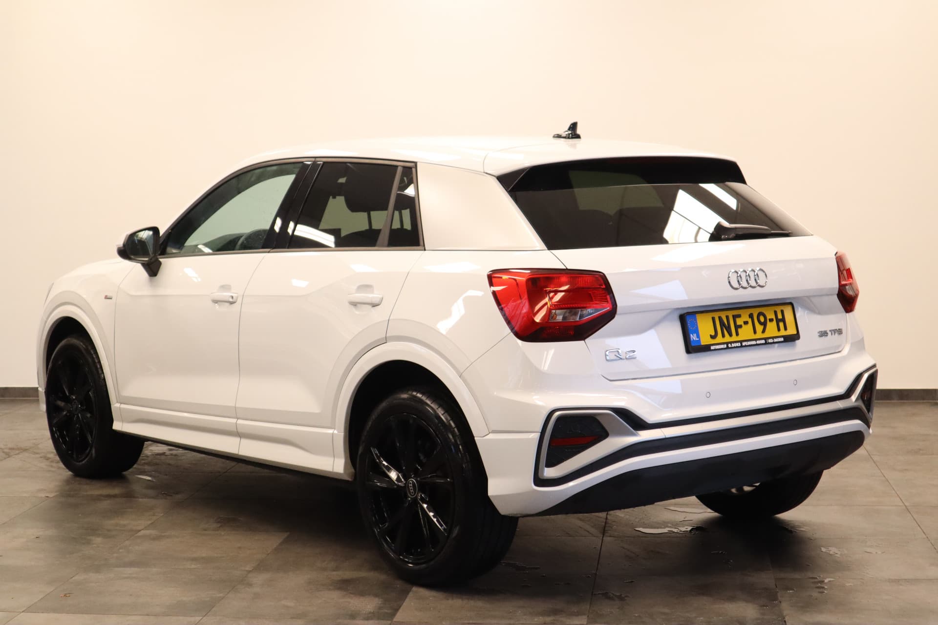 Audi Q2 35 TFSI S Edition thumbnail 3