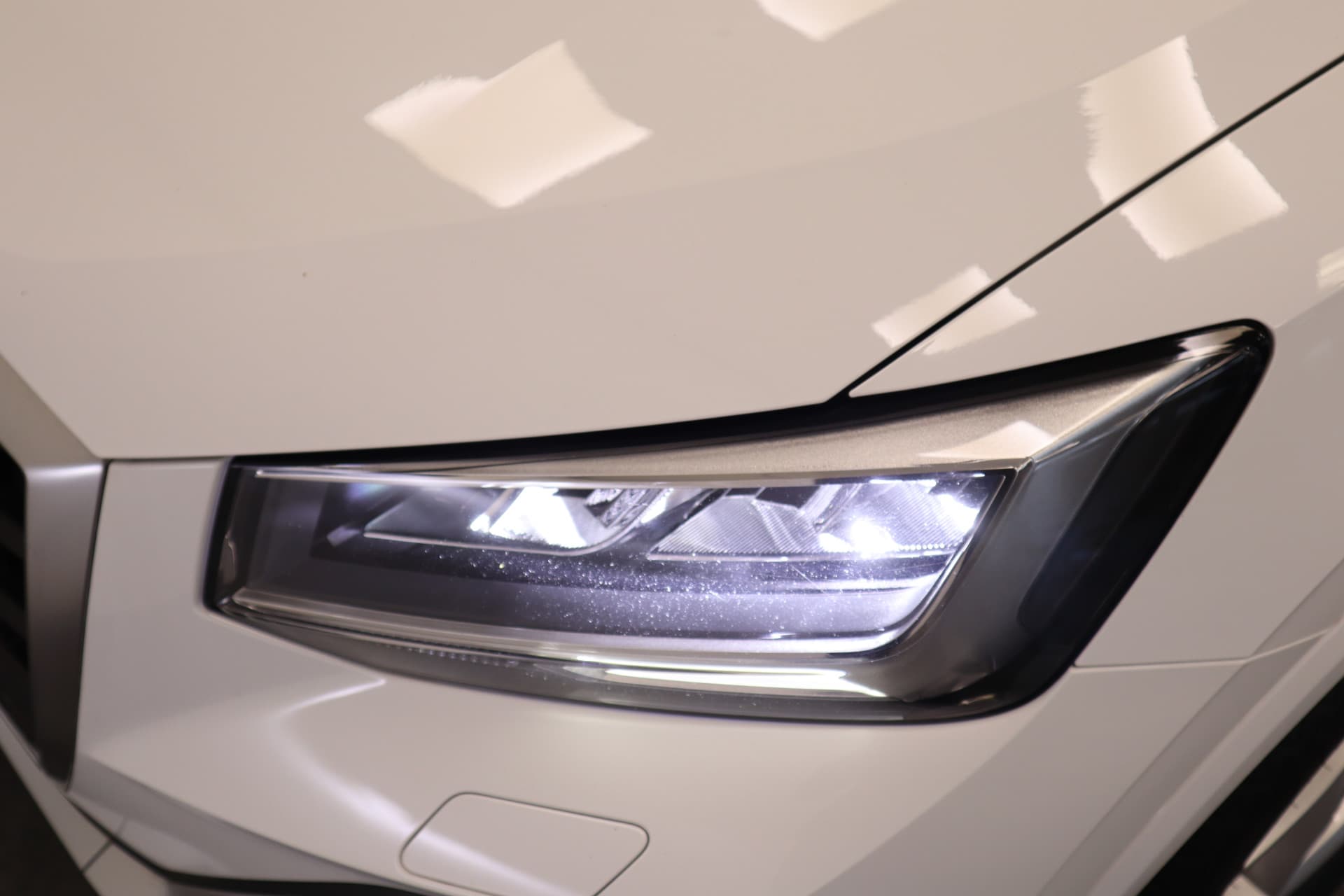 Audi Q2 35 TFSI S Edition thumbnail 4