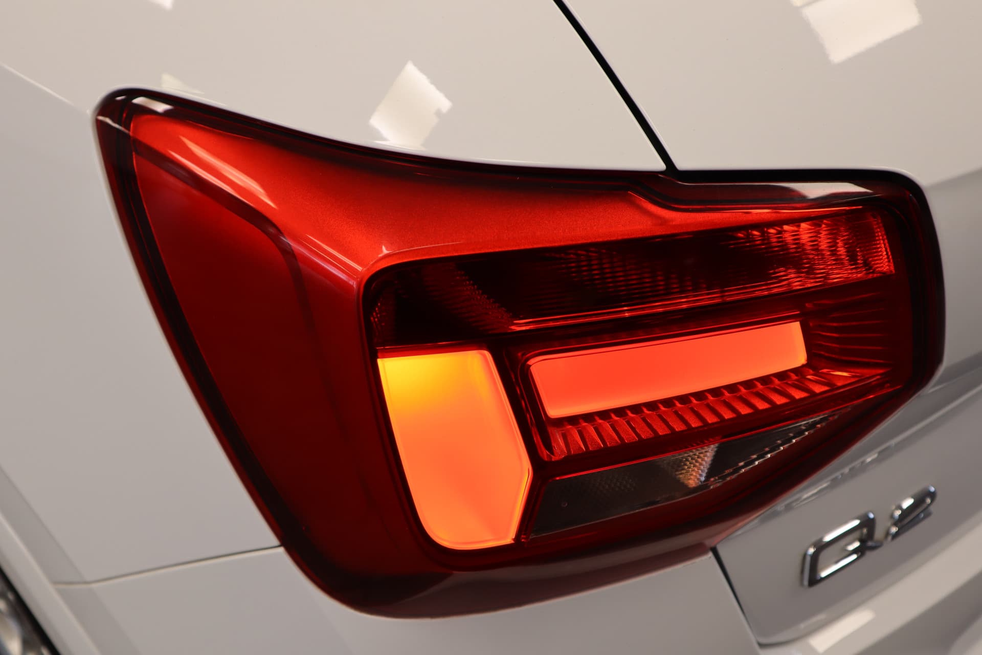 Audi Q2 35 TFSI S Edition thumbnail 5