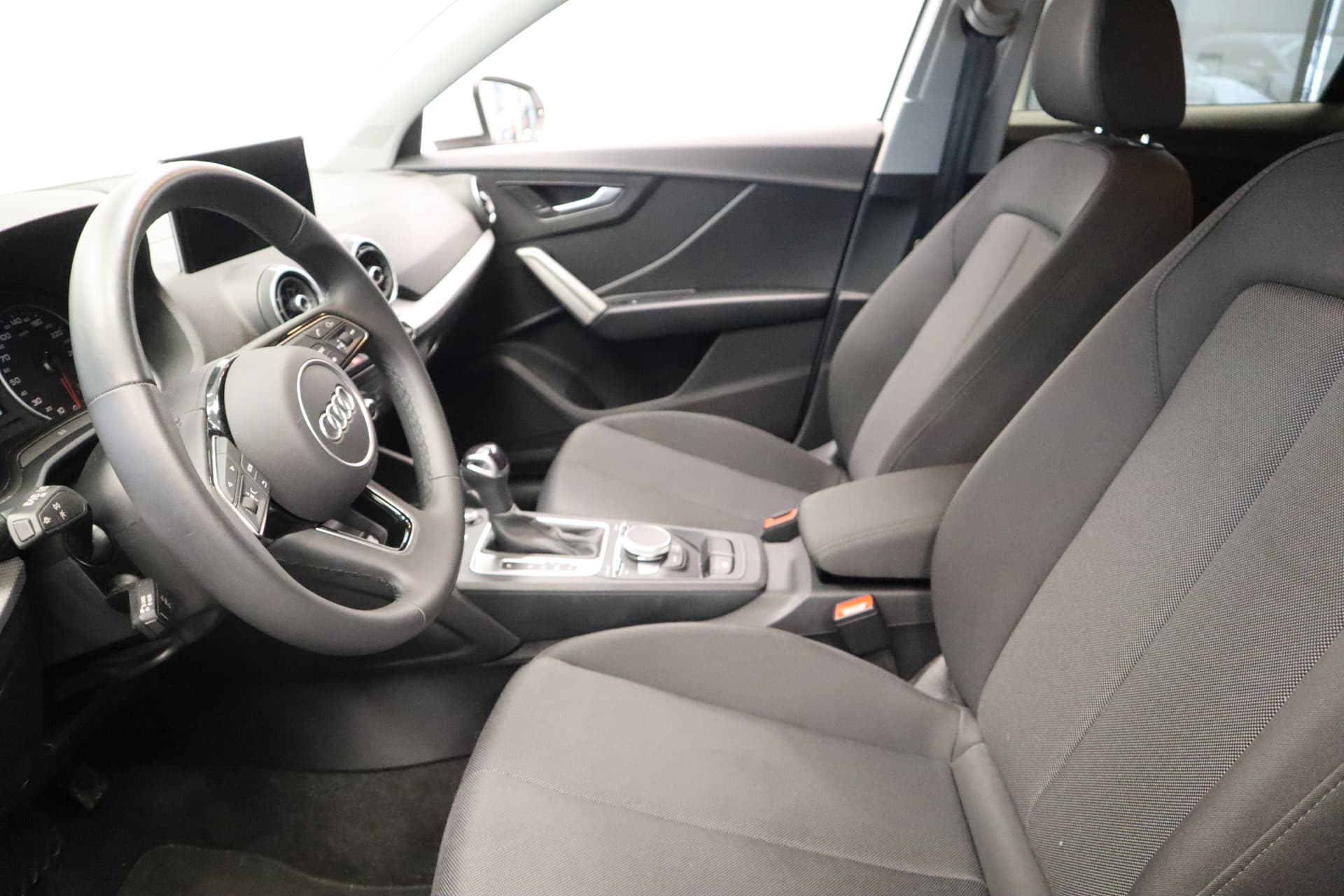 Audi Q2 35 TFSI S Edition thumbnail 9