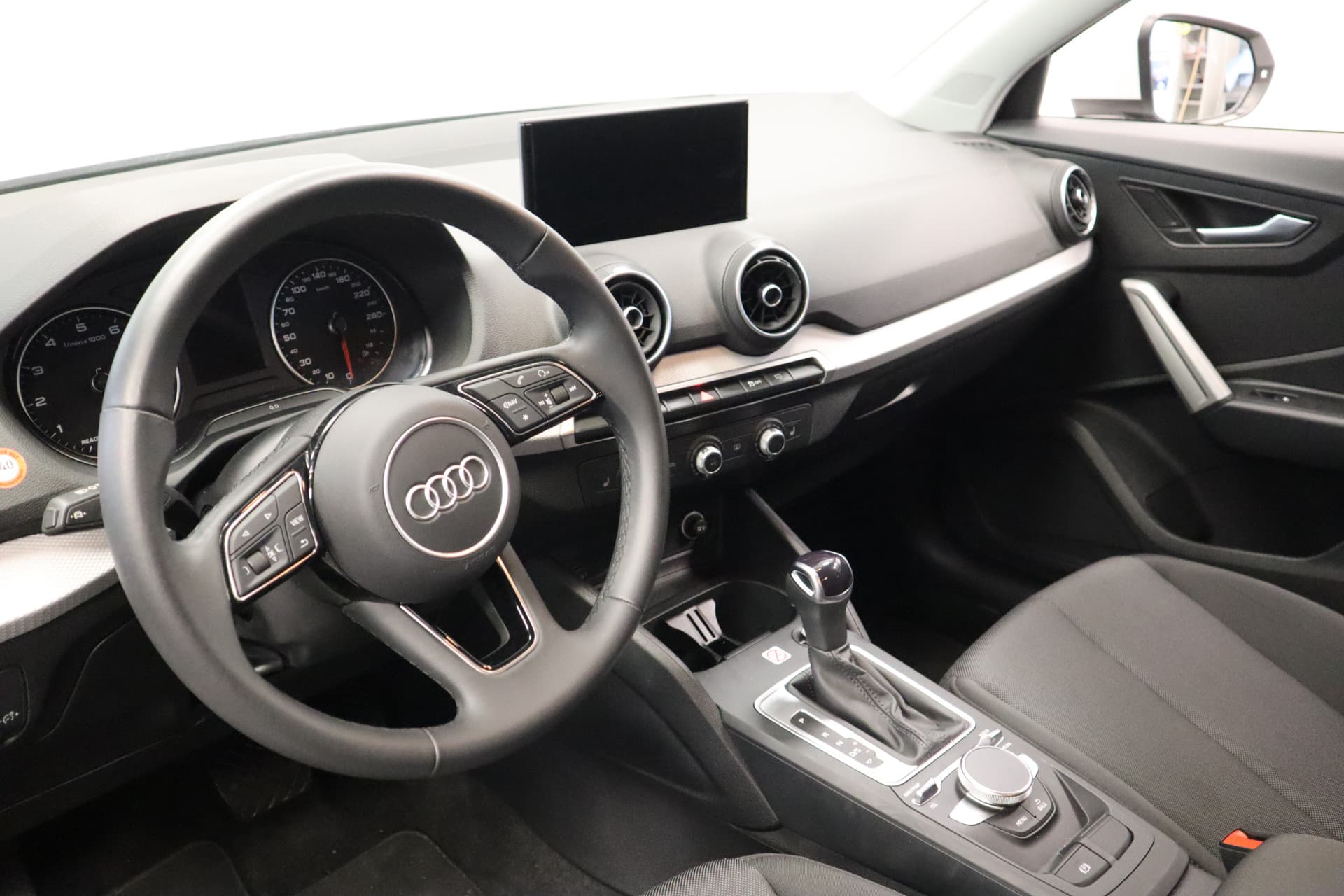 Audi Q2 35 TFSI S Edition thumbnail 10