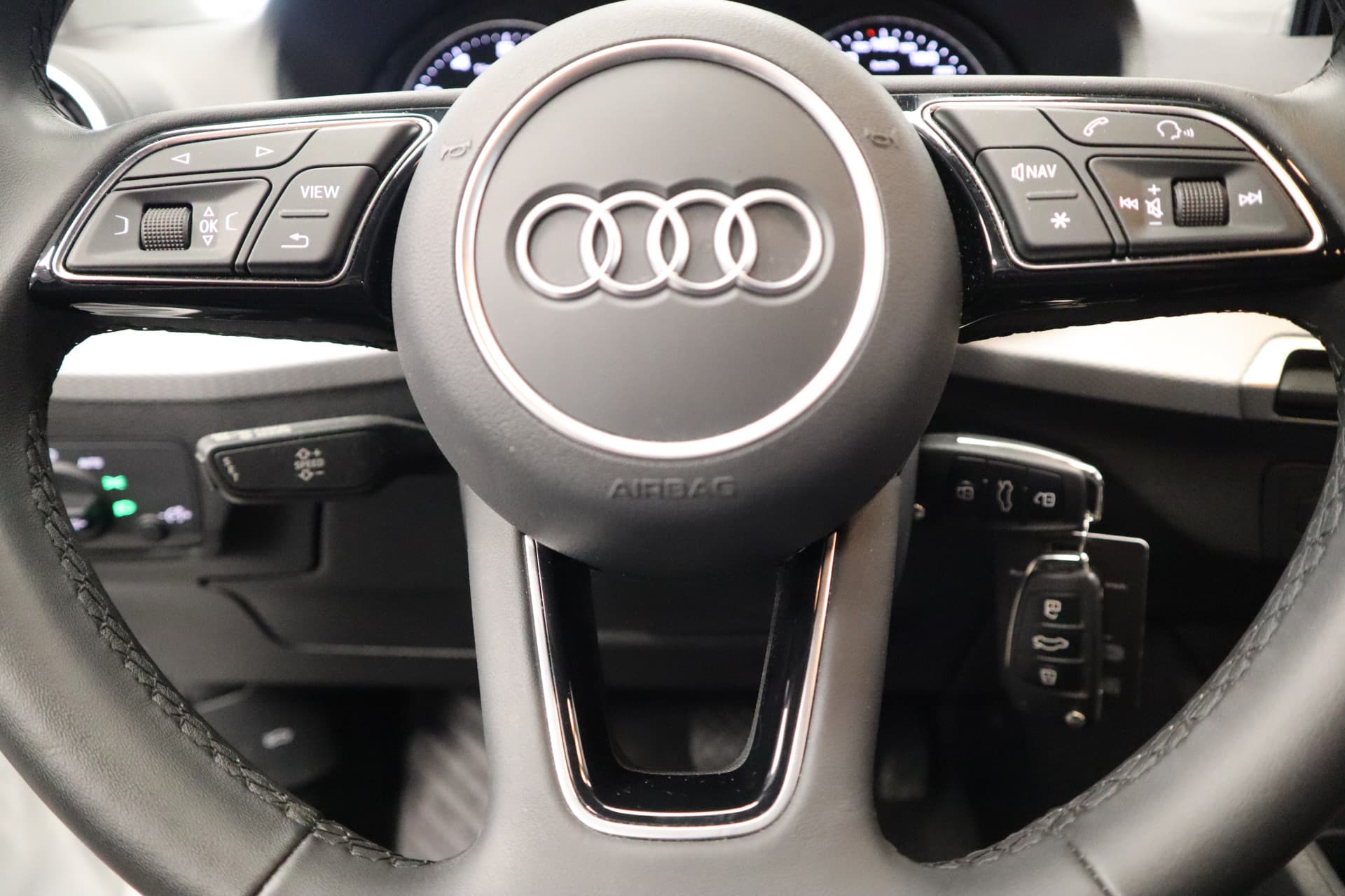 Audi Q2 35 TFSI S Edition thumbnail 11