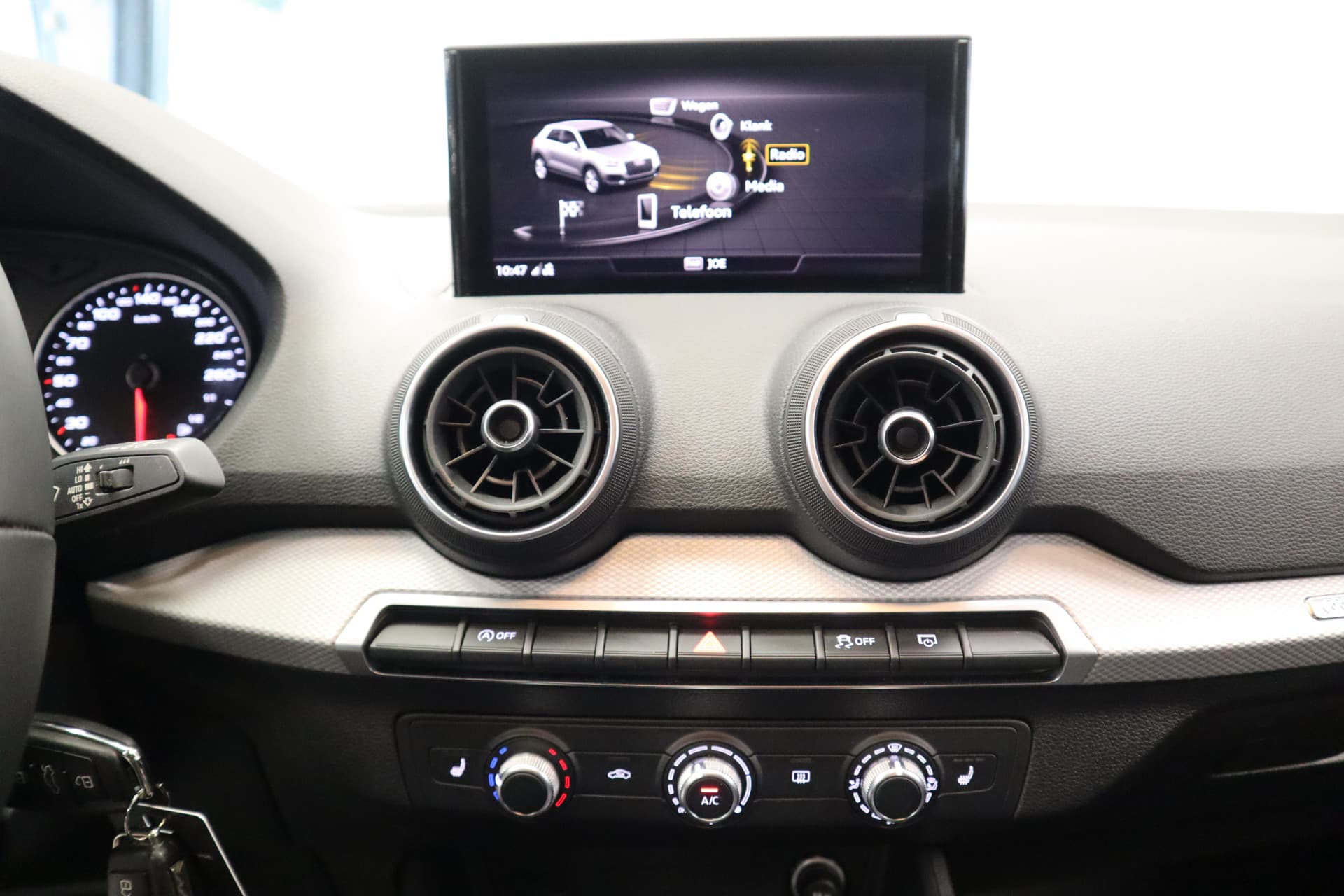 Audi Q2 35 TFSI S Edition thumbnail 13