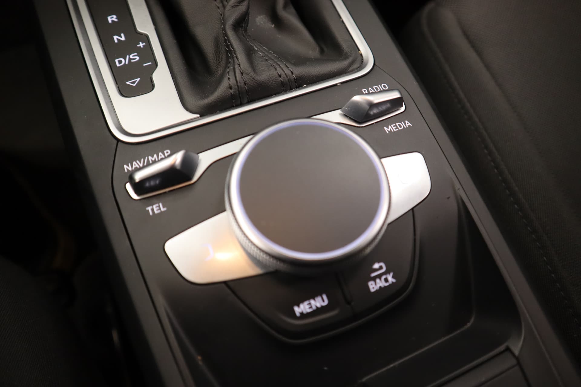 Audi Q2 35 TFSI S Edition thumbnail 16