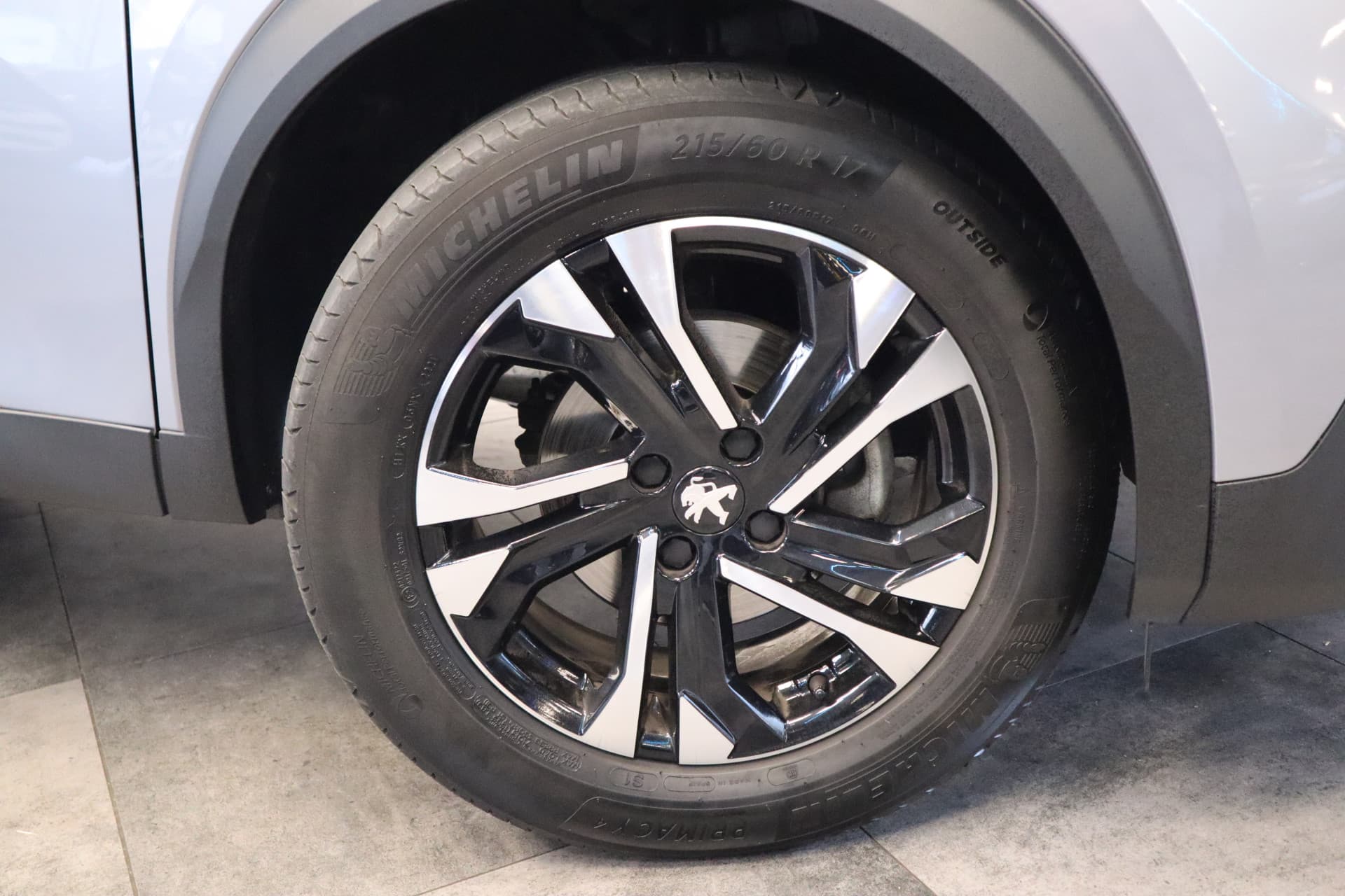 Peugeot 2008 1.2 PureTech Allure Pack thumbnail 4