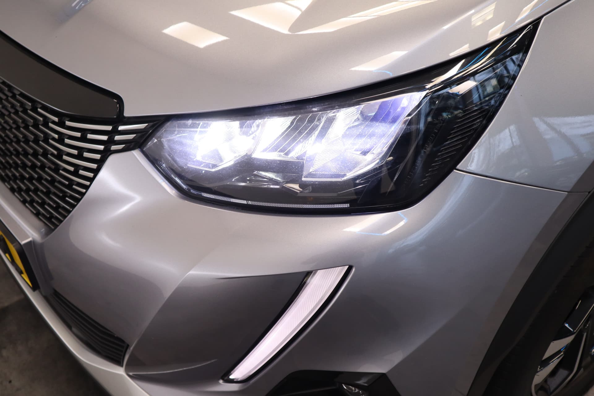 Peugeot 2008 1.2 PureTech Allure Pack thumbnail 6