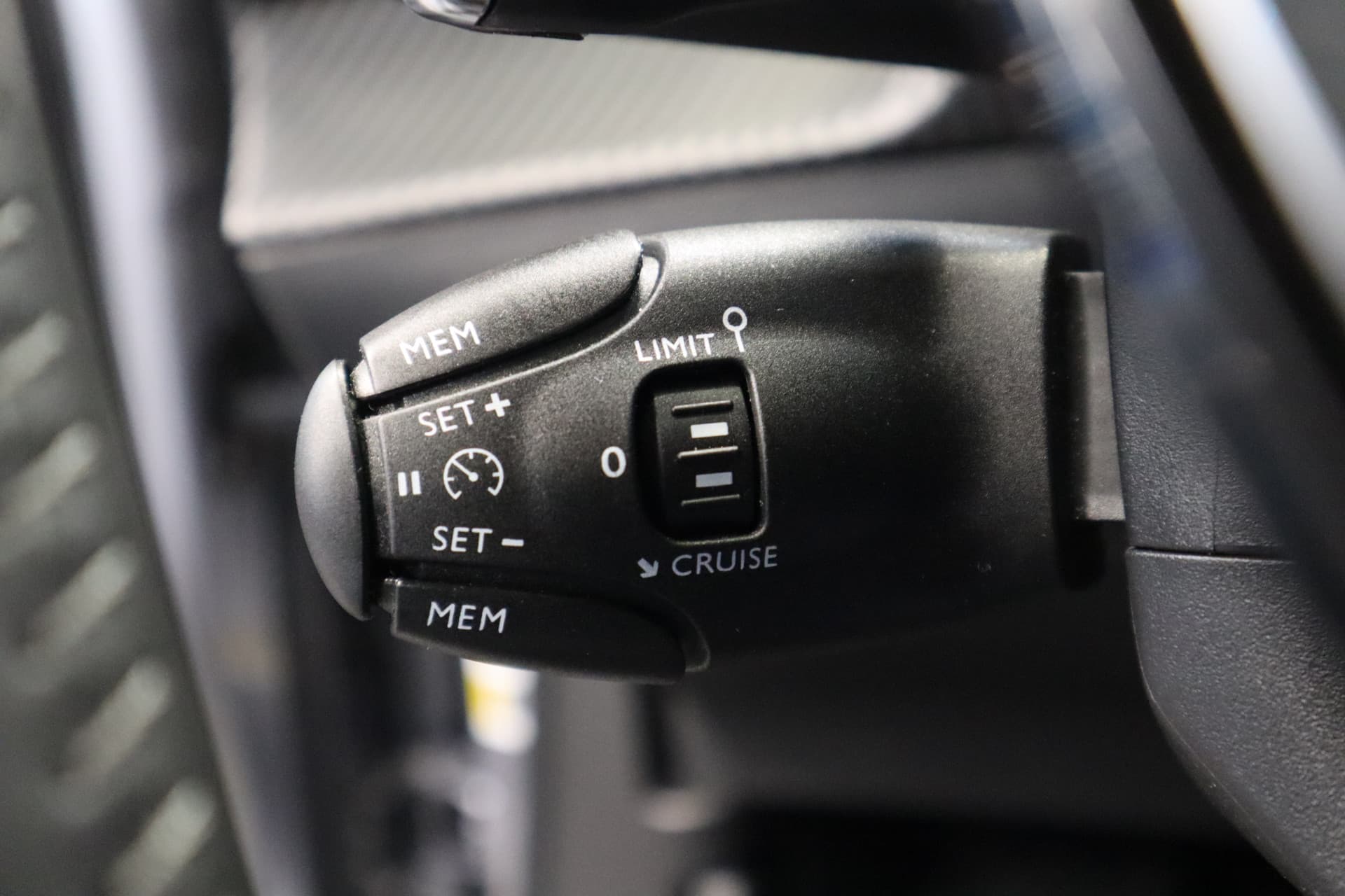 Peugeot 2008 1.2 PureTech Allure Pack thumbnail 15