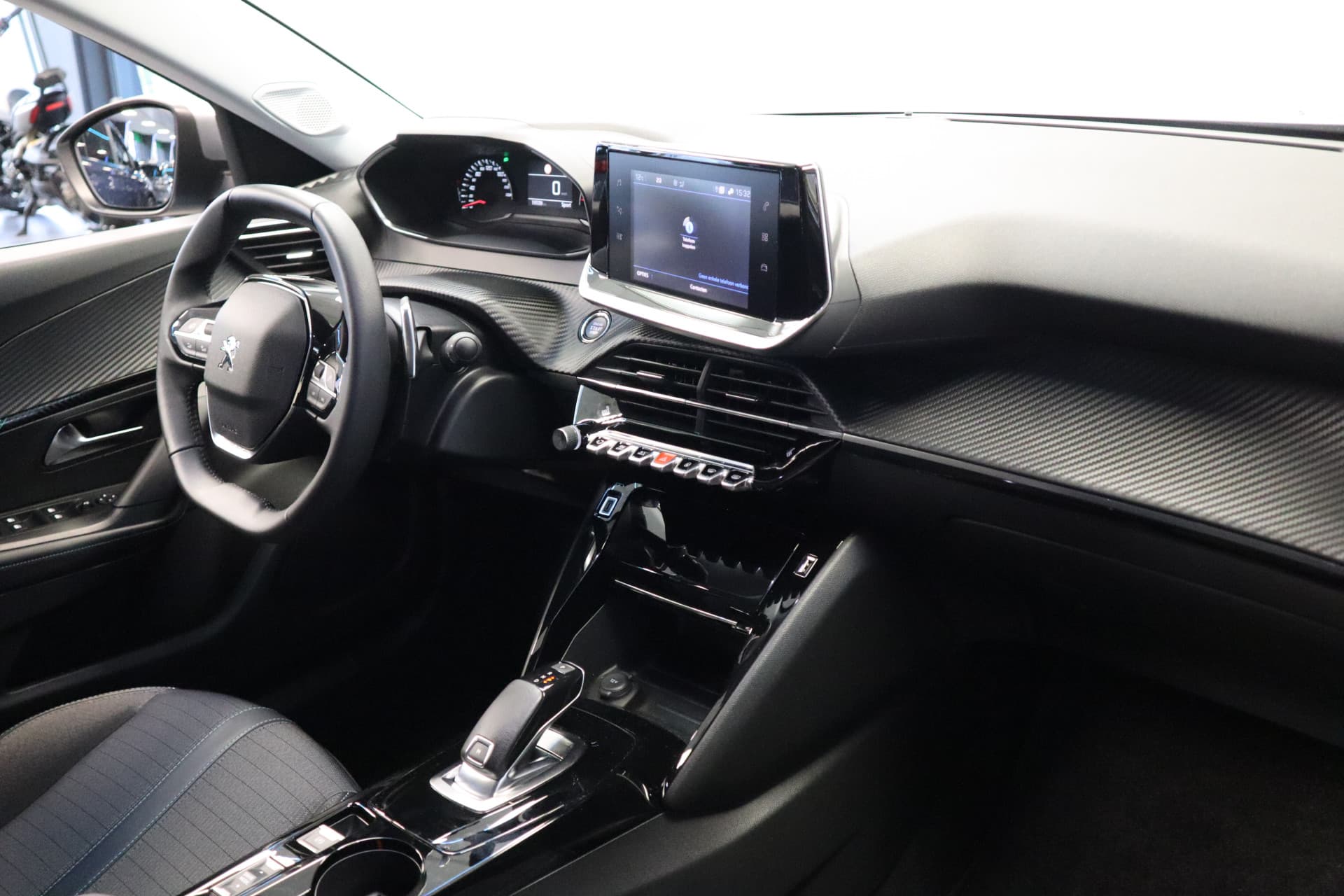 Peugeot 2008 1.2 PureTech Allure Pack thumbnail 19