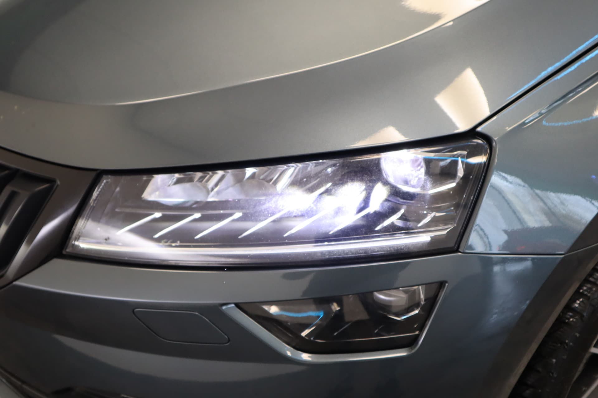 Skoda Karoq 1.5 TSI ACT Sportline Business thumbnail 6