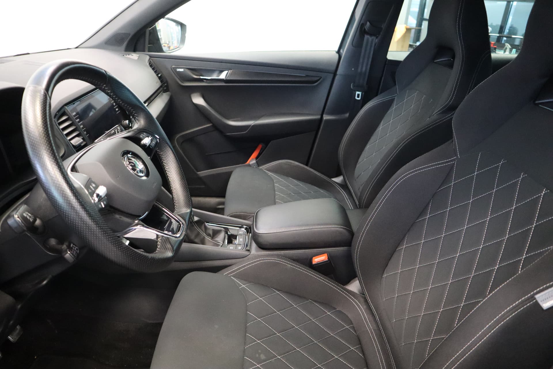 Skoda Karoq 1.5 TSI ACT Sportline Business thumbnail 9