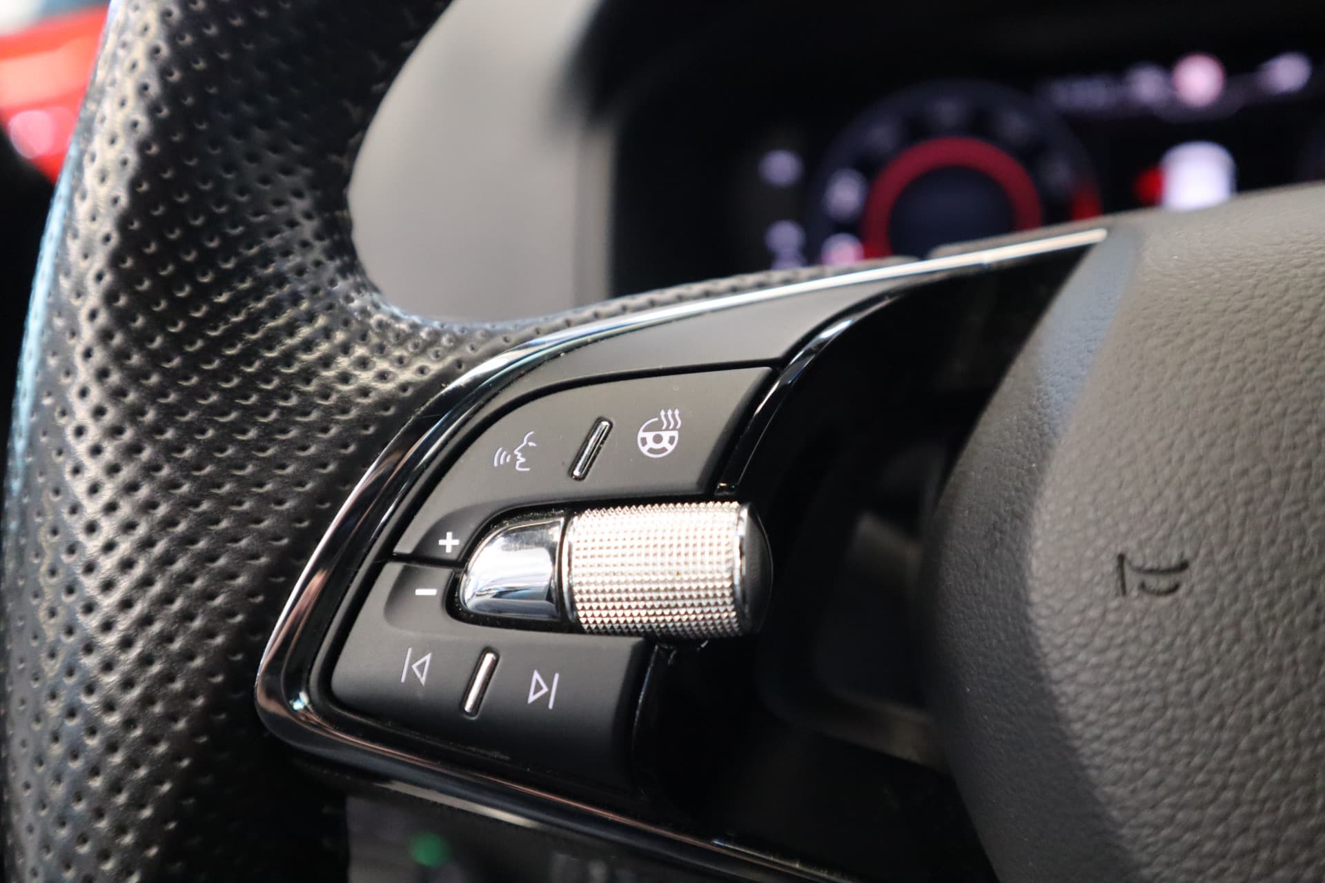 Skoda Karoq 1.5 TSI ACT Sportline Business thumbnail 12