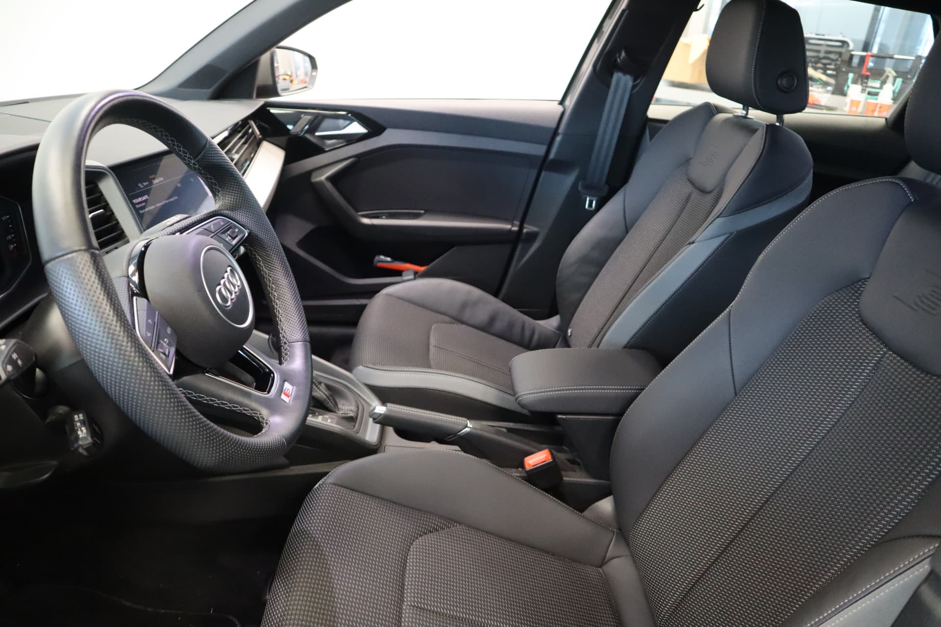 Audi A1 Sportback 25 TFSI S edition thumbnail 8