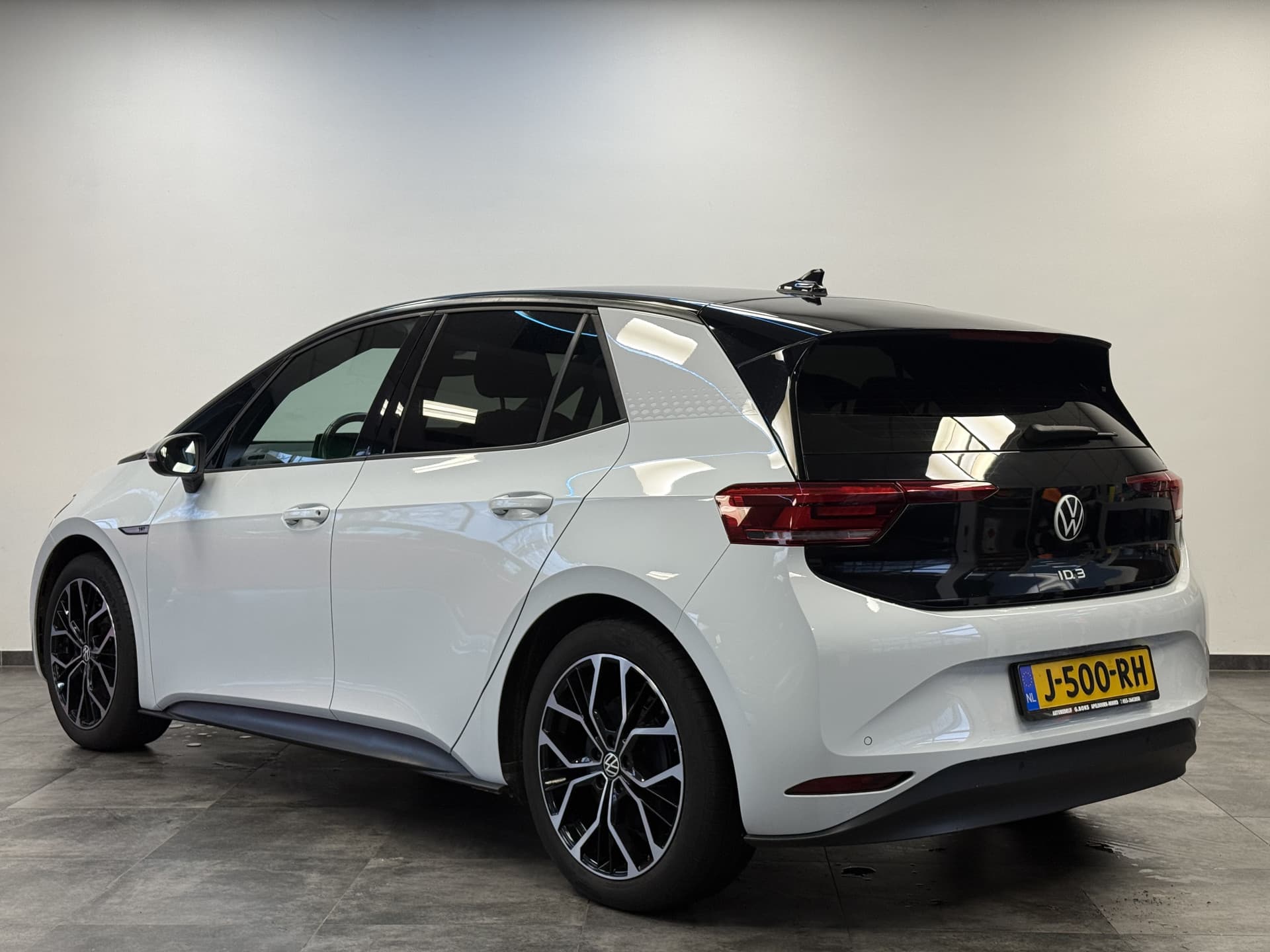 Volkswagen ID.3 First 58 kWh thumbnail 3