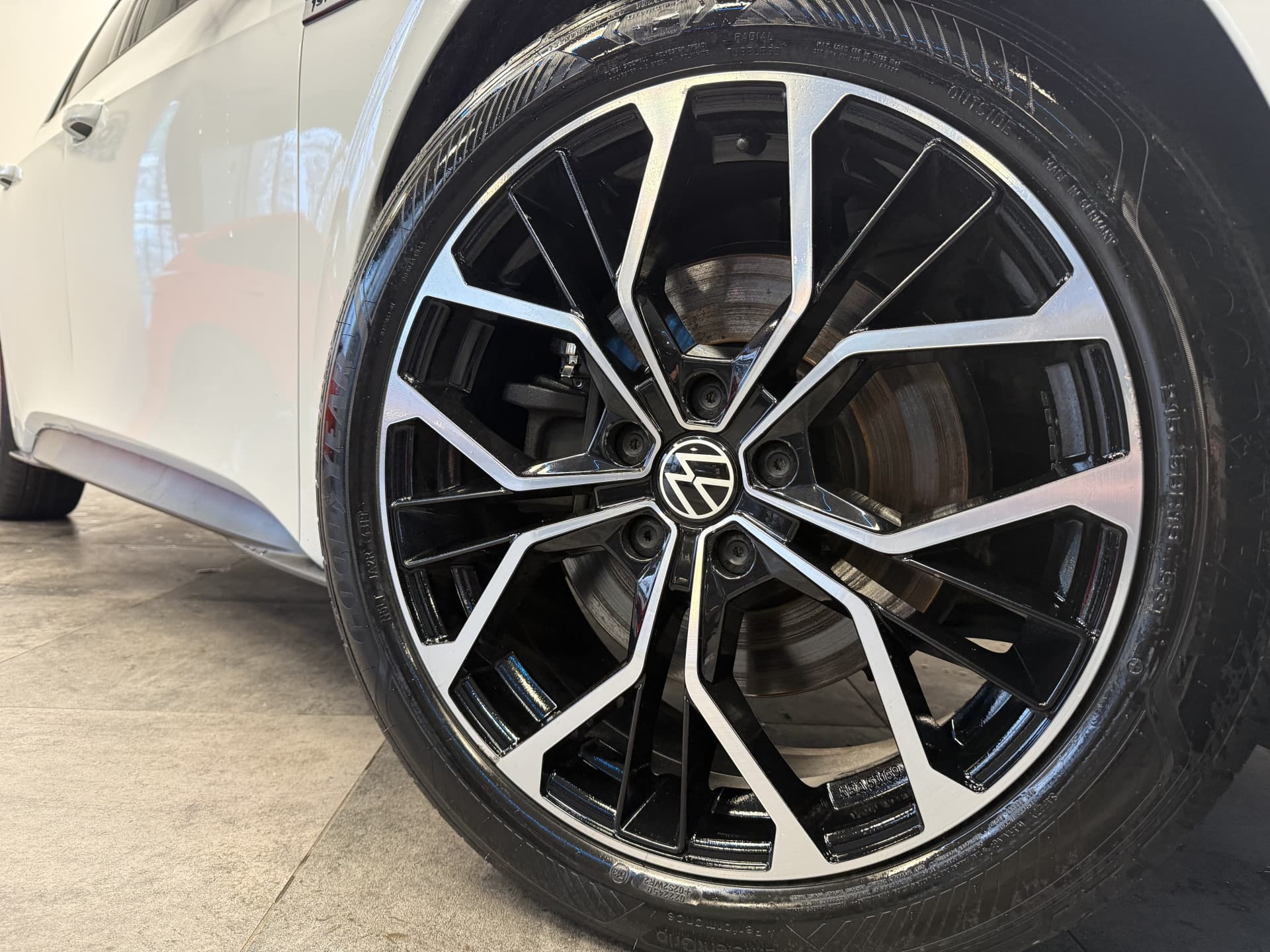 Volkswagen ID.3 First 58 kWh thumbnail 4