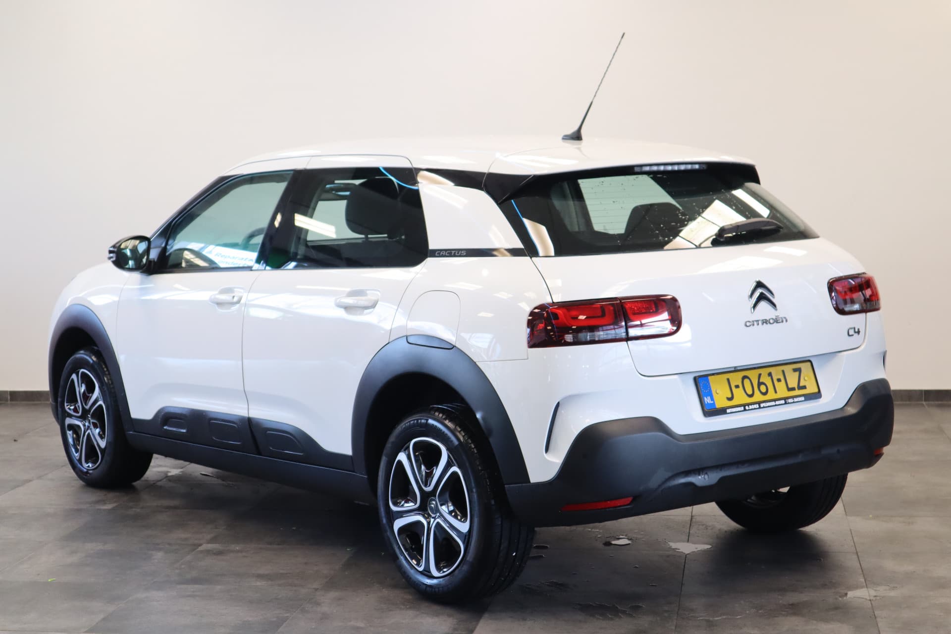 Citroën C4 Cactus 1.2 PureTech Feel thumbnail 3