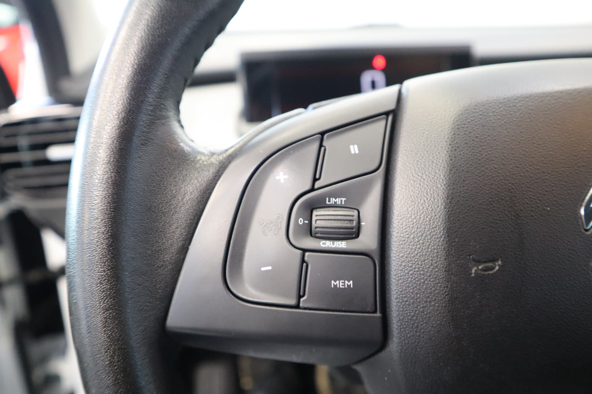 Citroën C4 Cactus 1.2 PureTech Feel thumbnail 8