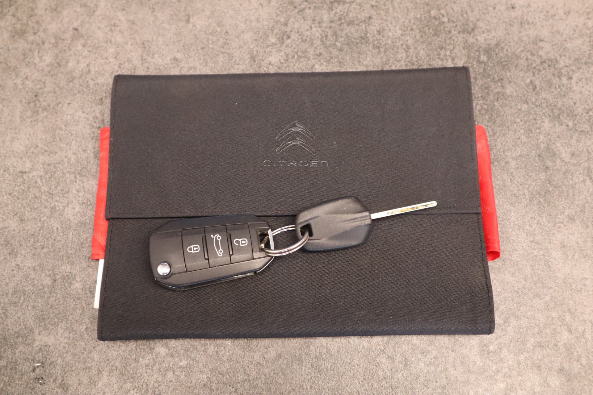 Citroën C4 Cactus 1.2 PureTech Feel thumbnail 15