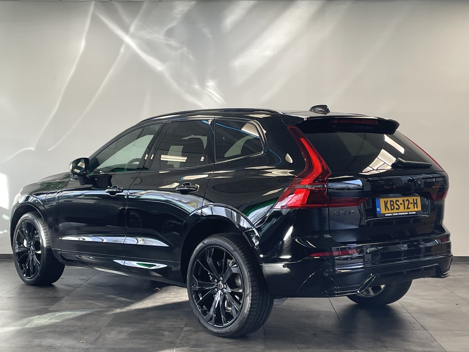 Volvo XC60 2.0 T8 Plug-in hybrid AWD Ultra Black Edition thumbnail 3
