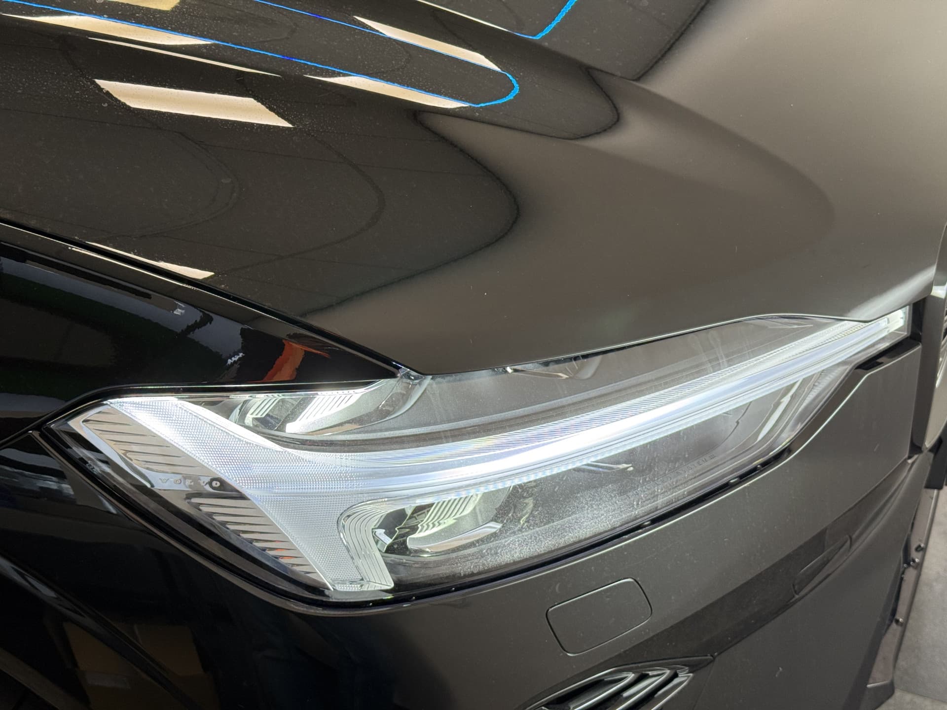 Volvo XC60 2.0 T8 Plug-in hybrid AWD Ultra Black Edition thumbnail 5