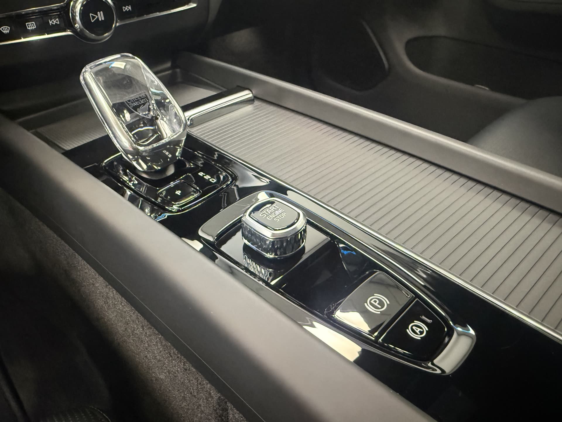 Volvo XC60 2.0 T8 Plug-in hybrid AWD Ultra Black Edition thumbnail 11