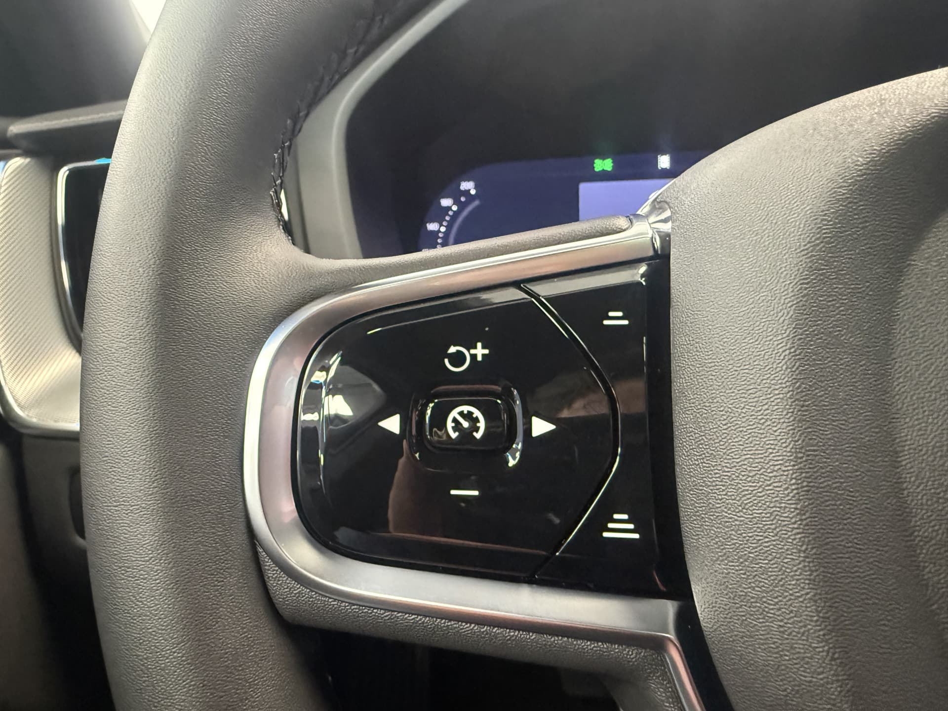 Volvo XC60 2.0 T8 Plug-in hybrid AWD Ultra Black Edition thumbnail 12