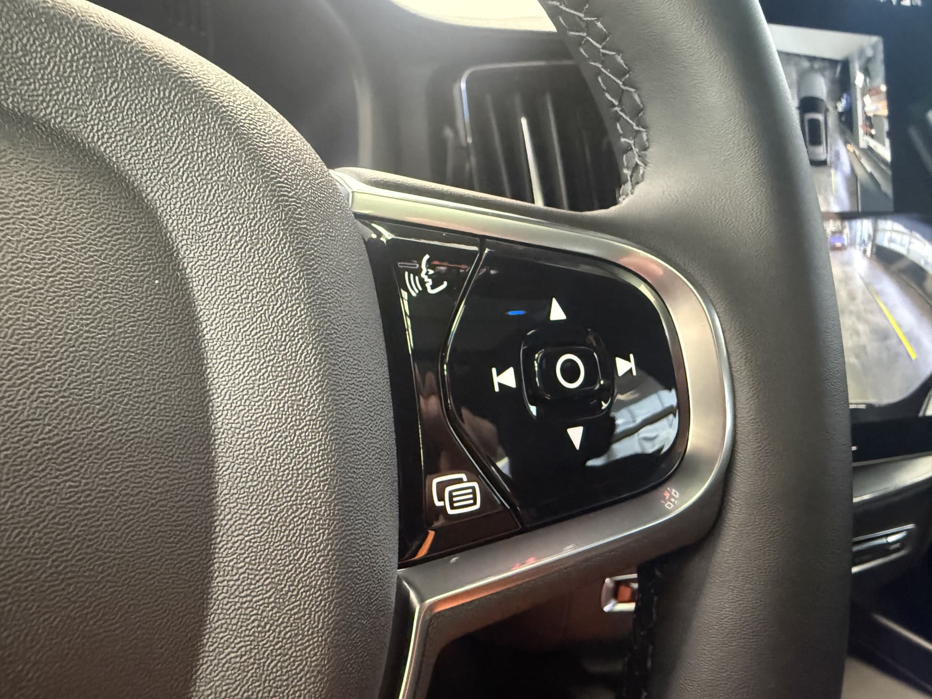 Volvo XC60 2.0 T8 Plug-in hybrid AWD Ultra Black Edition thumbnail 13