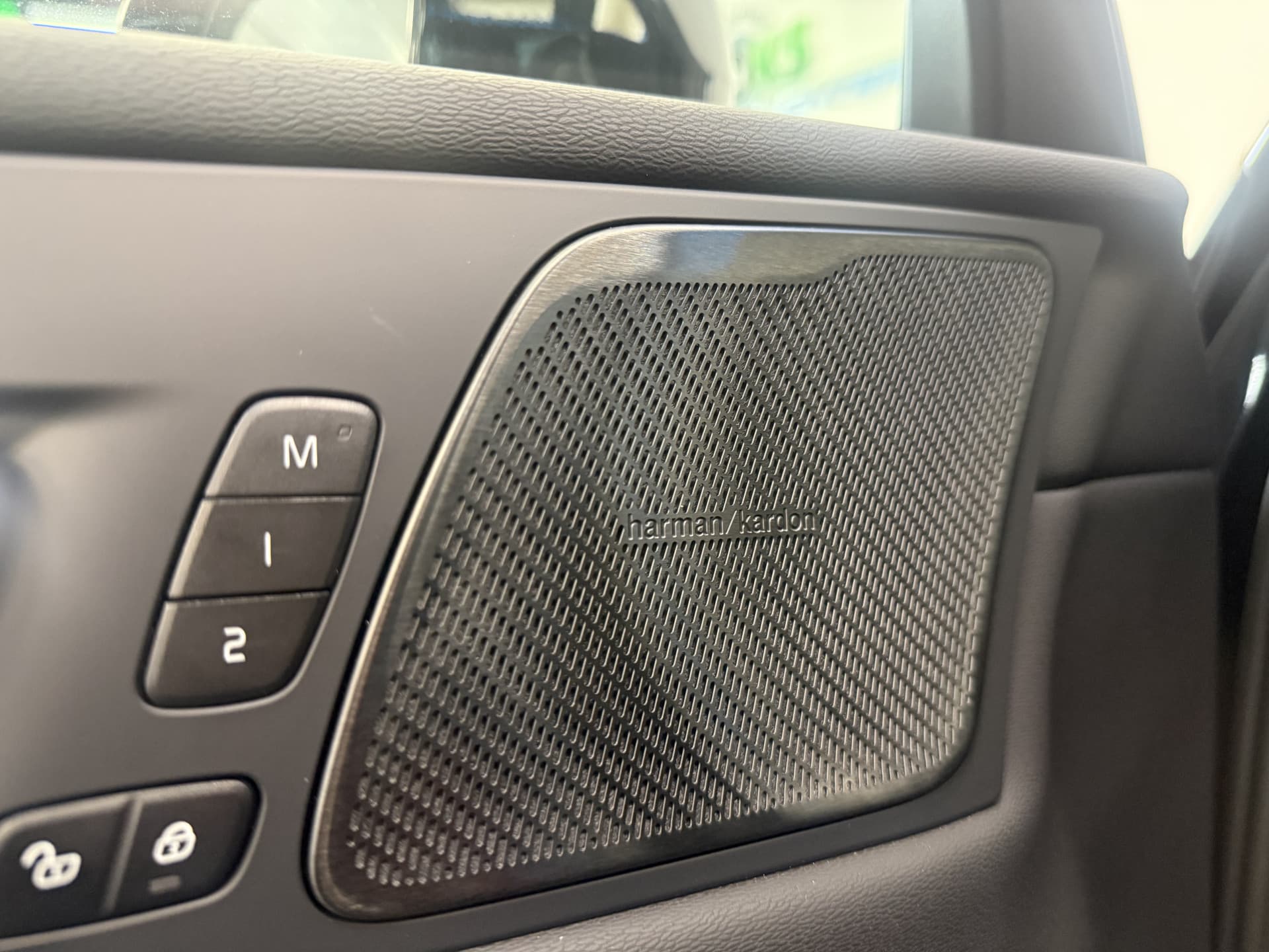 Volvo XC60 2.0 T8 Plug-in hybrid AWD Ultra Black Edition thumbnail 14