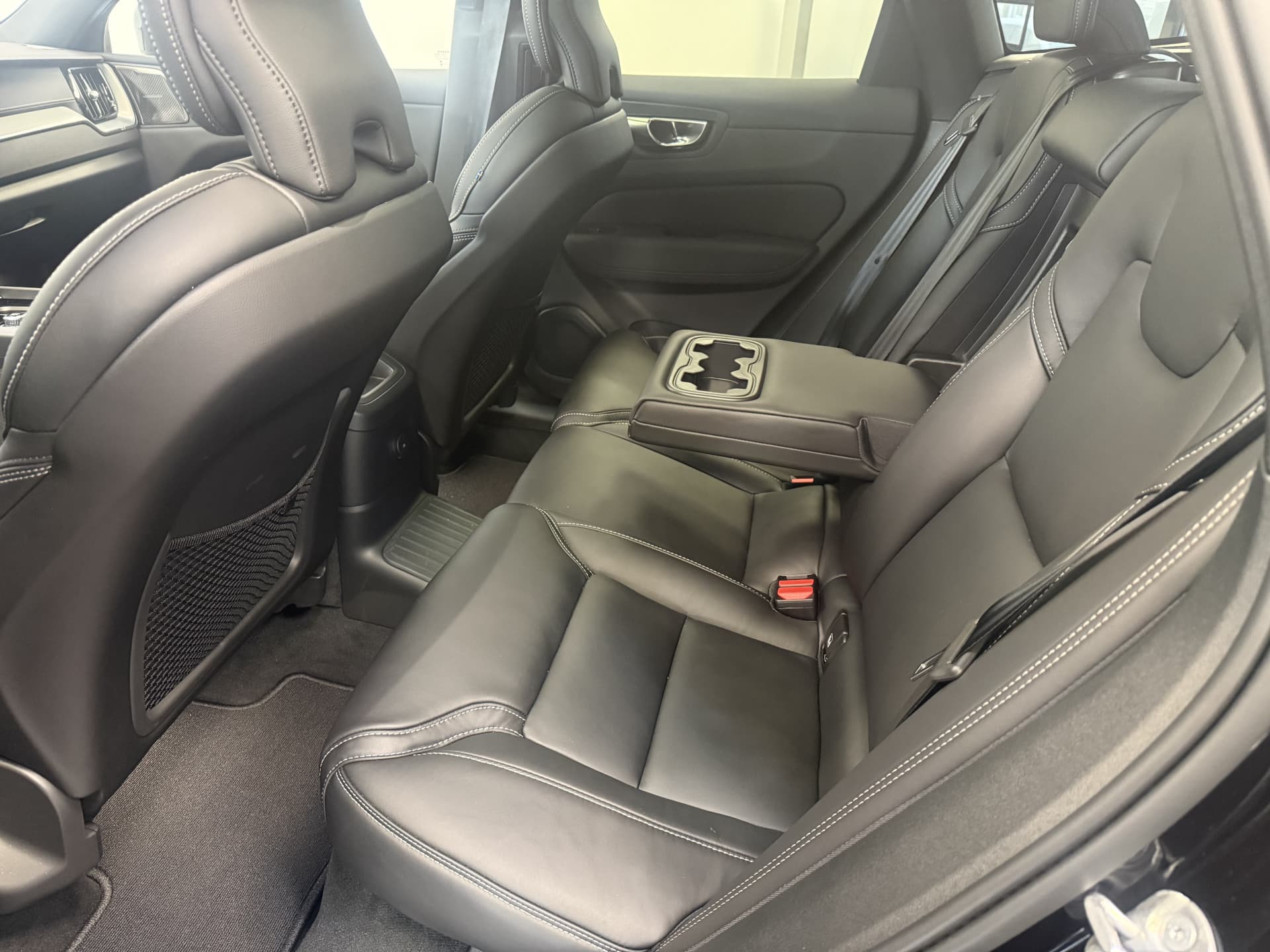 Volvo XC60 2.0 T8 Plug-in hybrid AWD Ultra Black Edition thumbnail 18