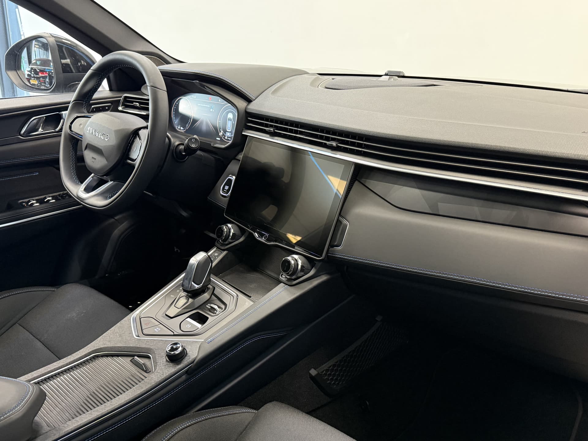 Lynk & Co 01 1.5 thumbnail 8