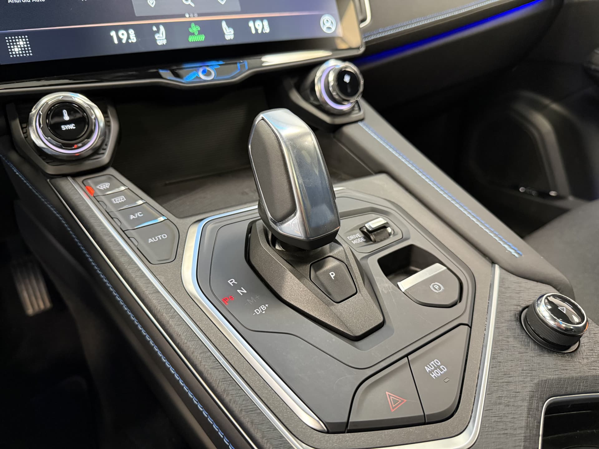 Lynk & Co 01 1.5 thumbnail 14