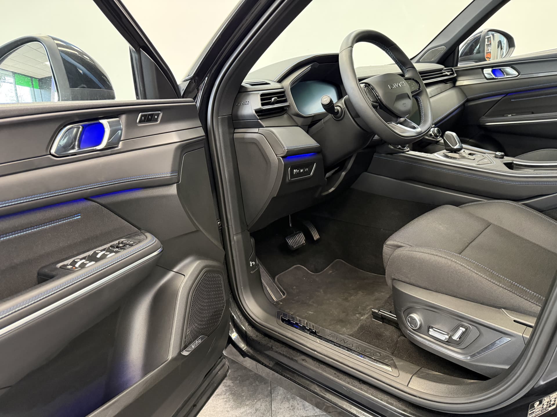 Lynk & Co 01 1.5 thumbnail 15