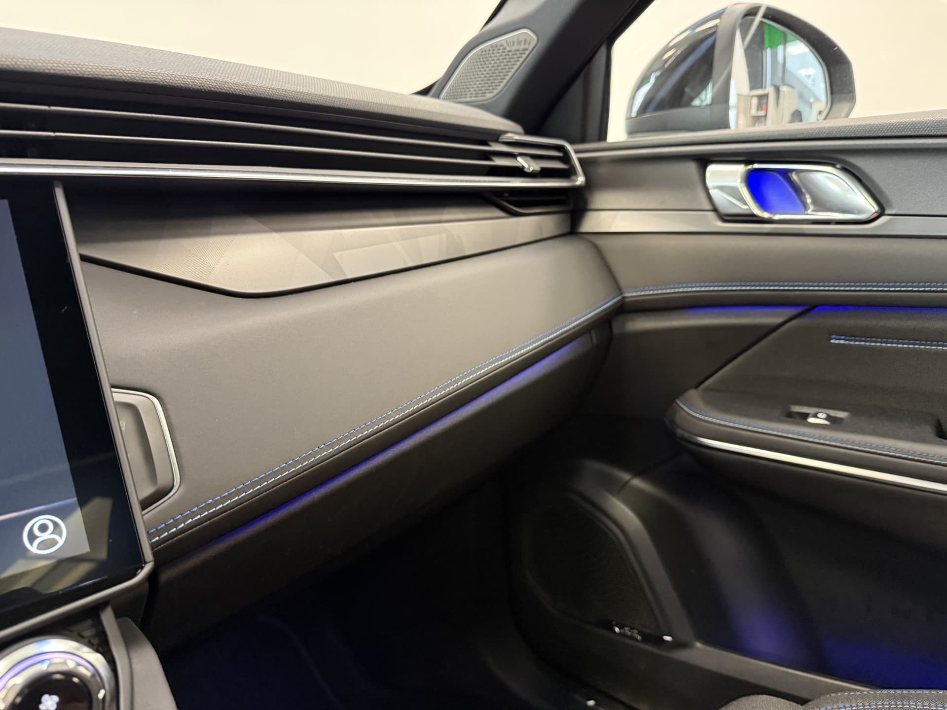 Lynk & Co 01 1.5 thumbnail 17