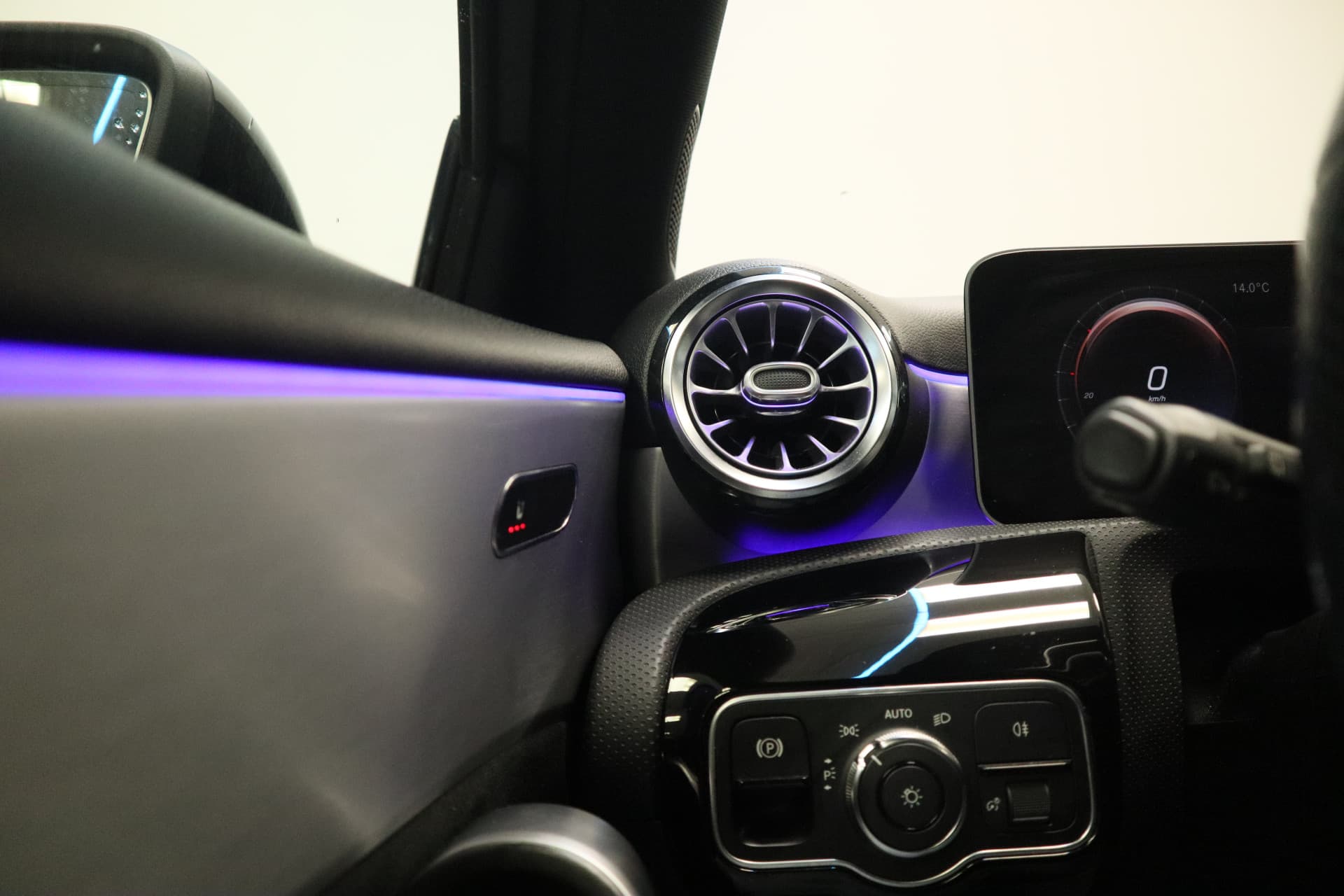 Mercedes-Benz A-Klasse 220 Premium Plus AMG thumbnail 14