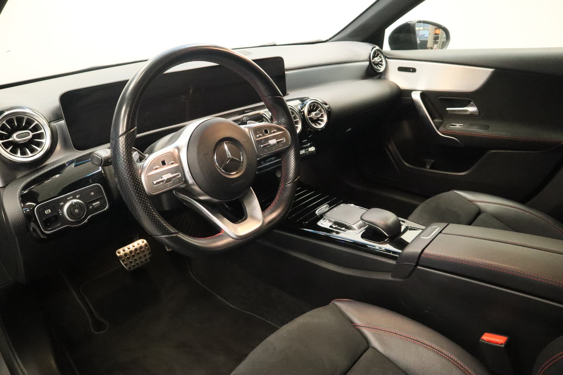 Mercedes-Benz A-Klasse 220 Premium Plus AMG thumbnail 16