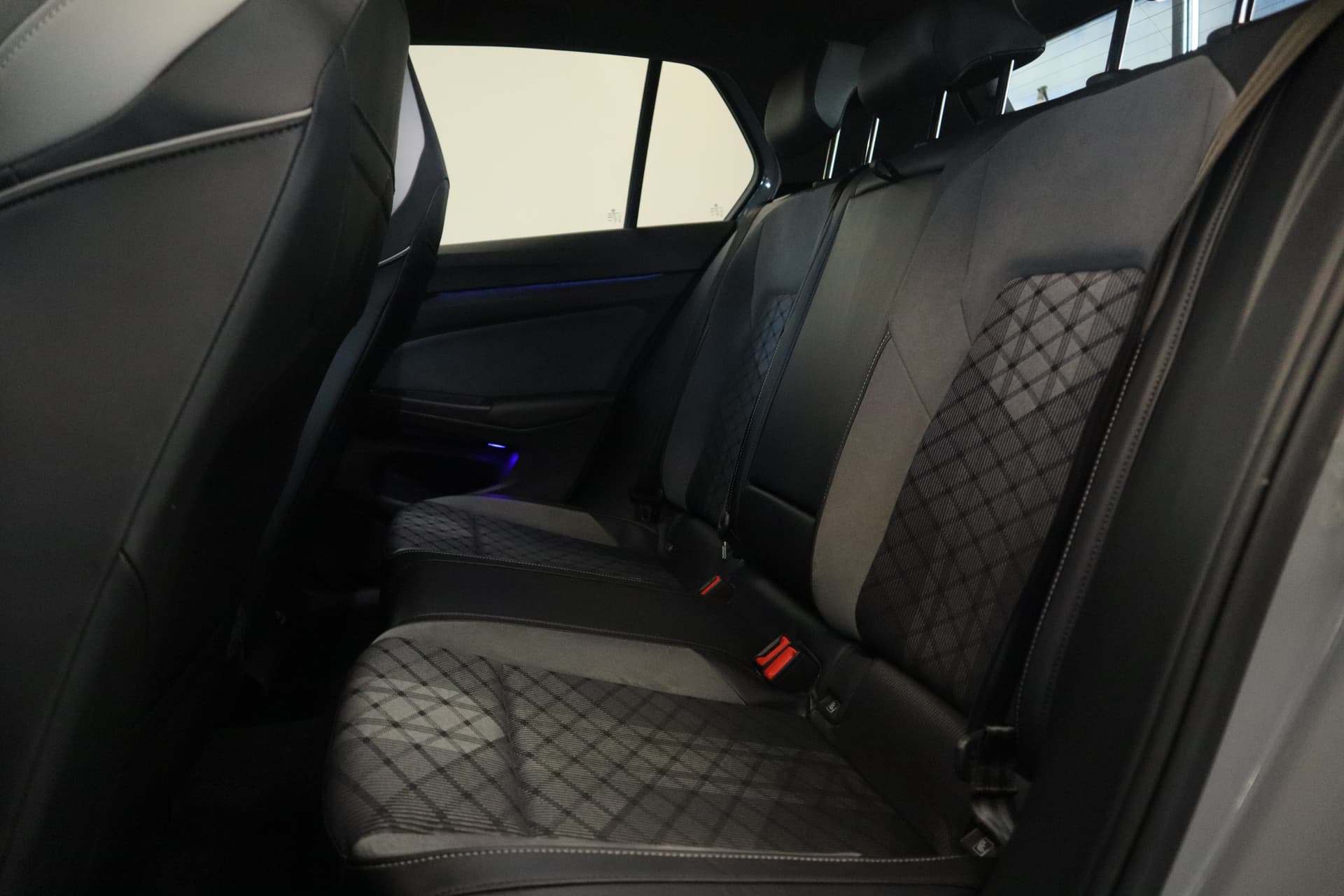 Volkswagen Golf 1.5 eTSI R-Line Business thumbnail 19