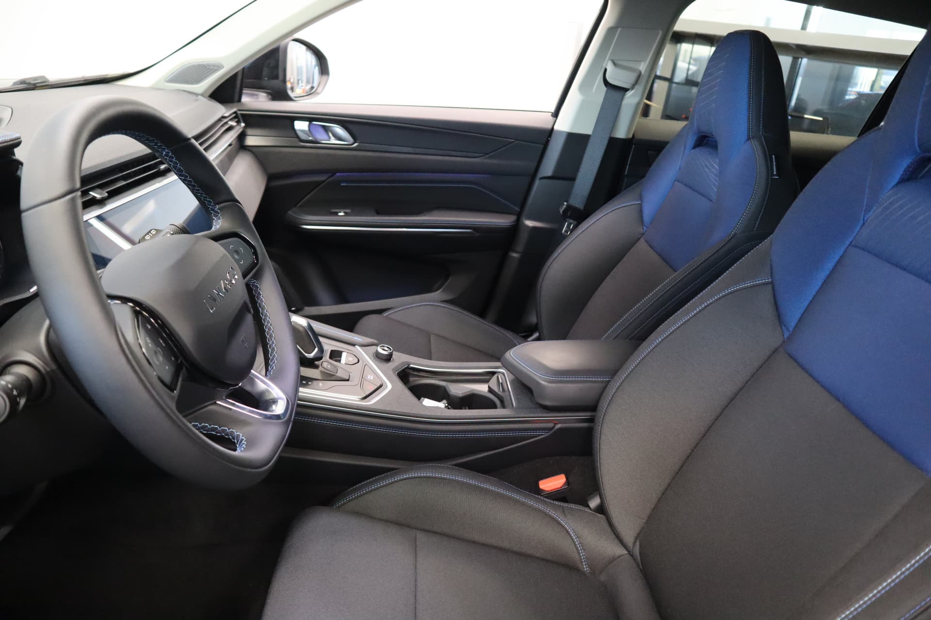 Lynk & Co 01 1.5 thumbnail 9