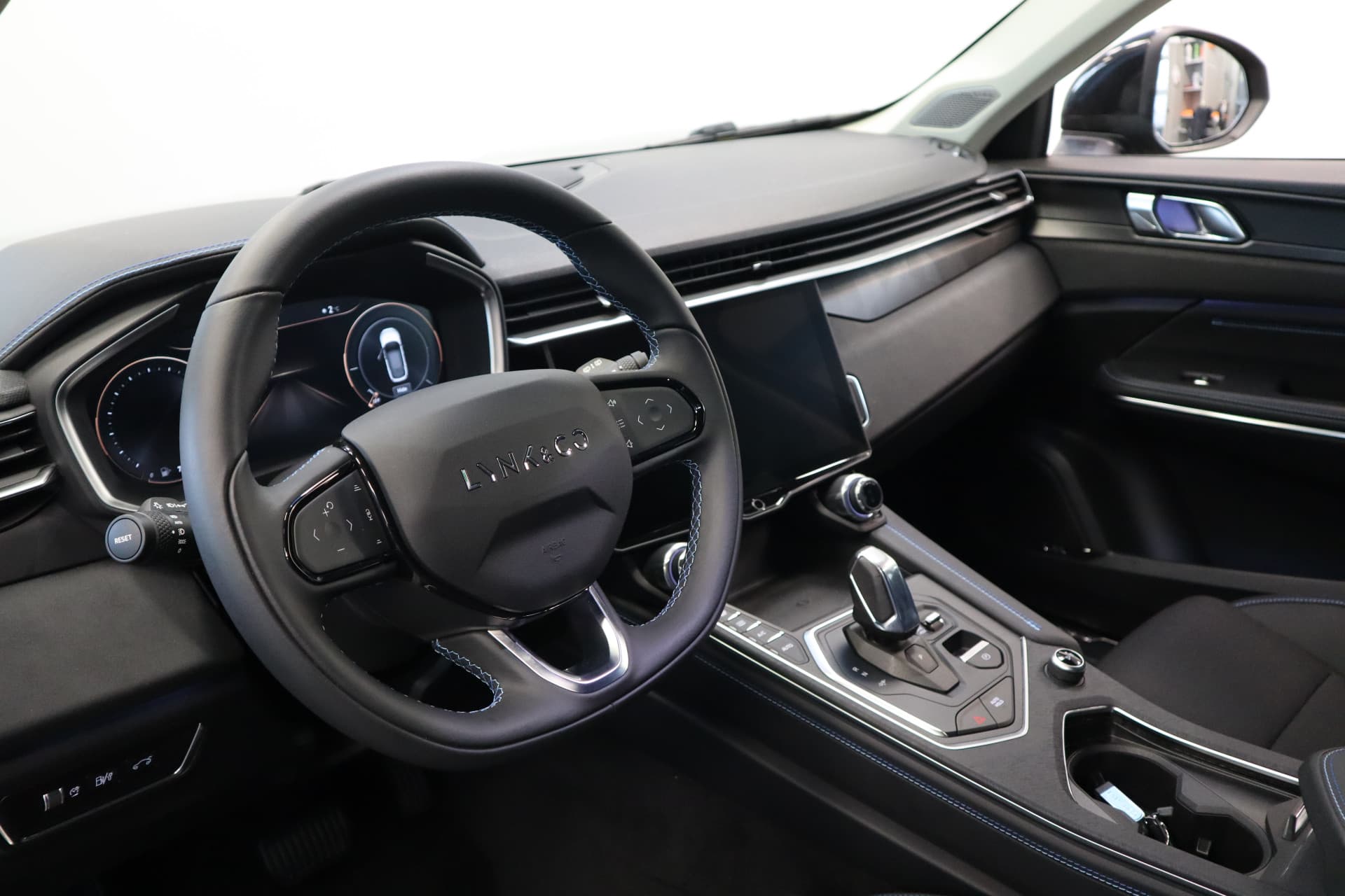 Lynk & Co 01 1.5 thumbnail 10