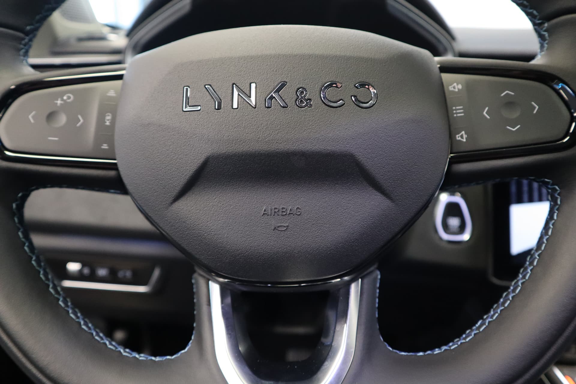 Lynk & Co 01 1.5 thumbnail 13