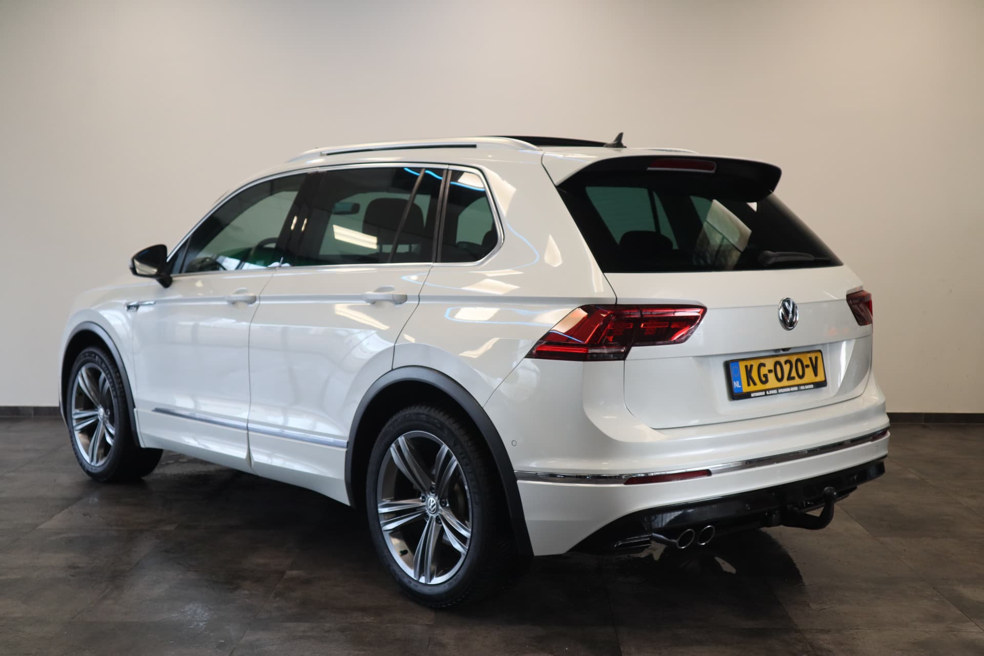 Volkswagen Tiguan 1.4 TSI ACT Connected Series thumbnail 3