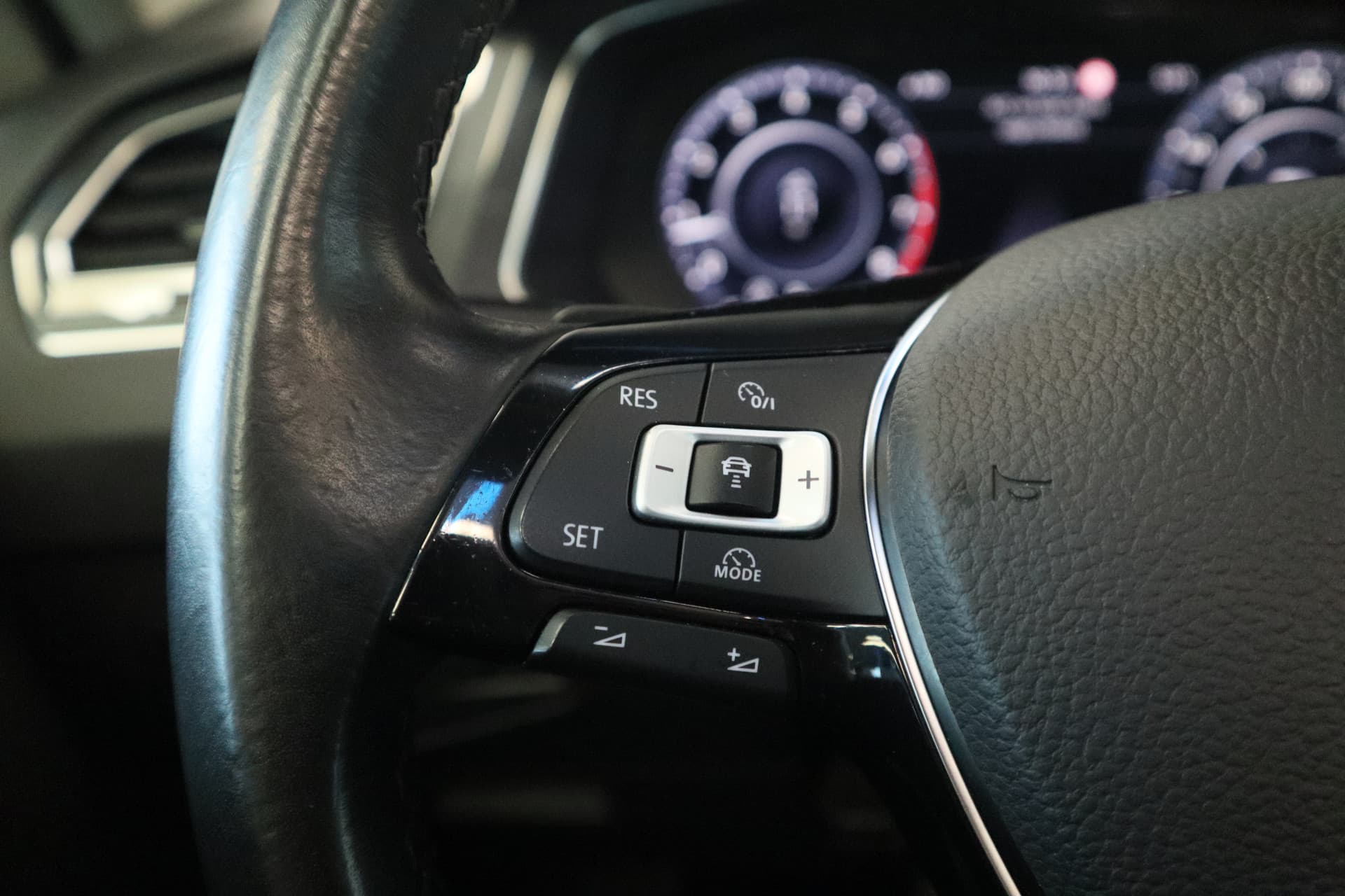 Volkswagen Tiguan 1.4 TSI ACT Connected Series thumbnail 8