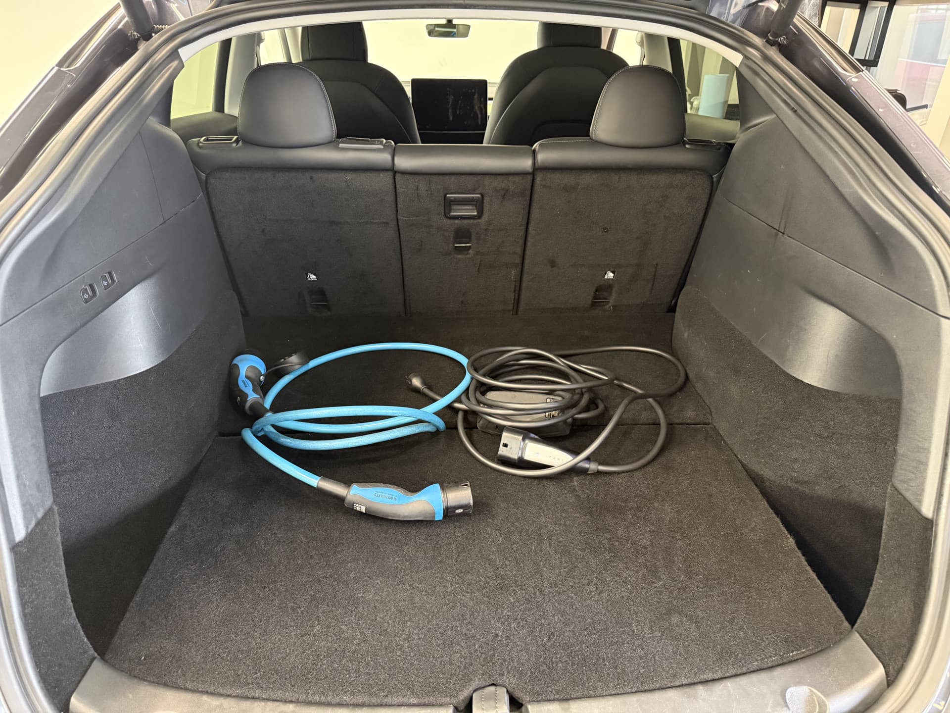 Tesla Model Y Long Range AWD 75 kWh thumbnail 14