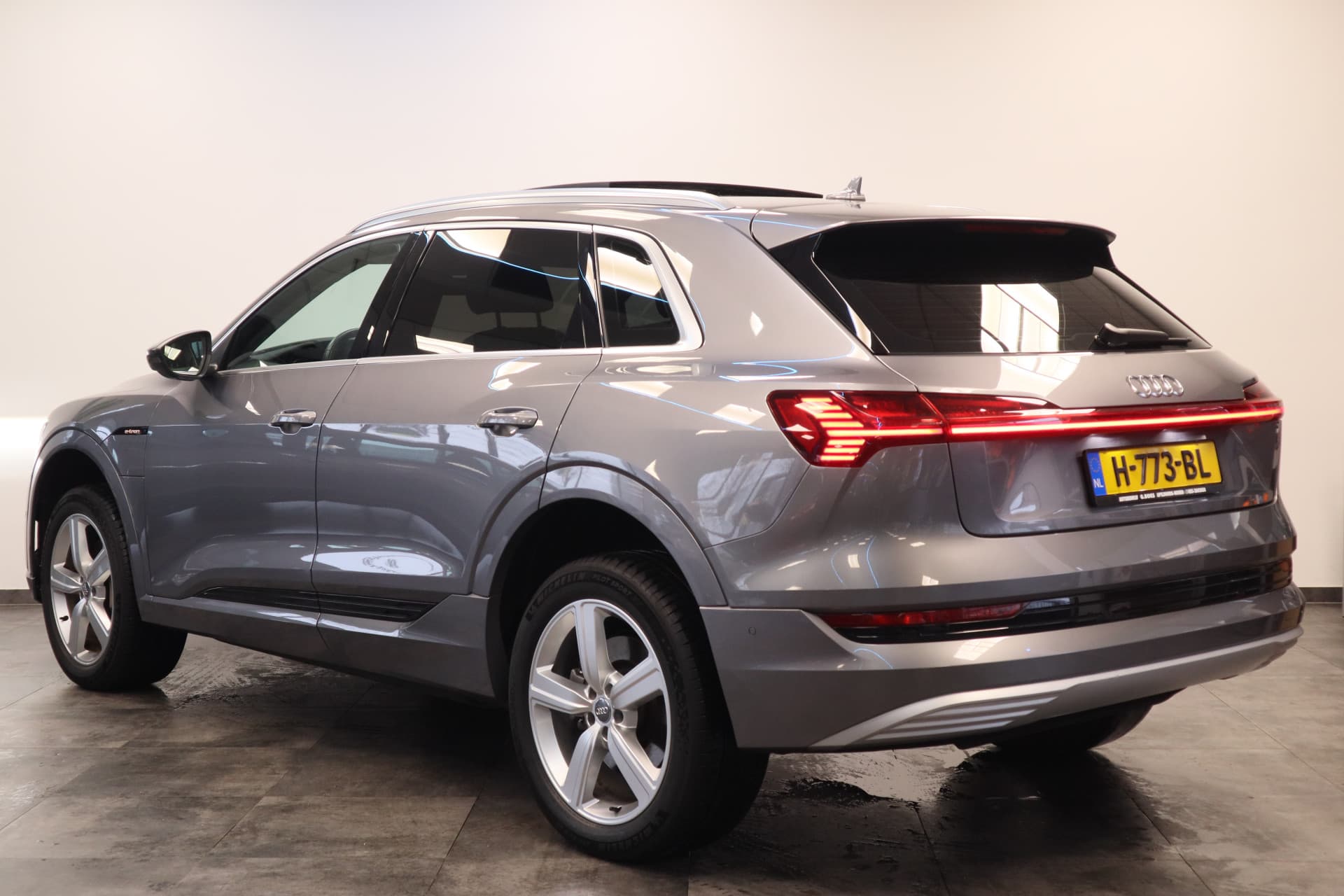 Audi E-tron e-tron 50 quattro Launch edition plus 71 kWh thumbnail 3